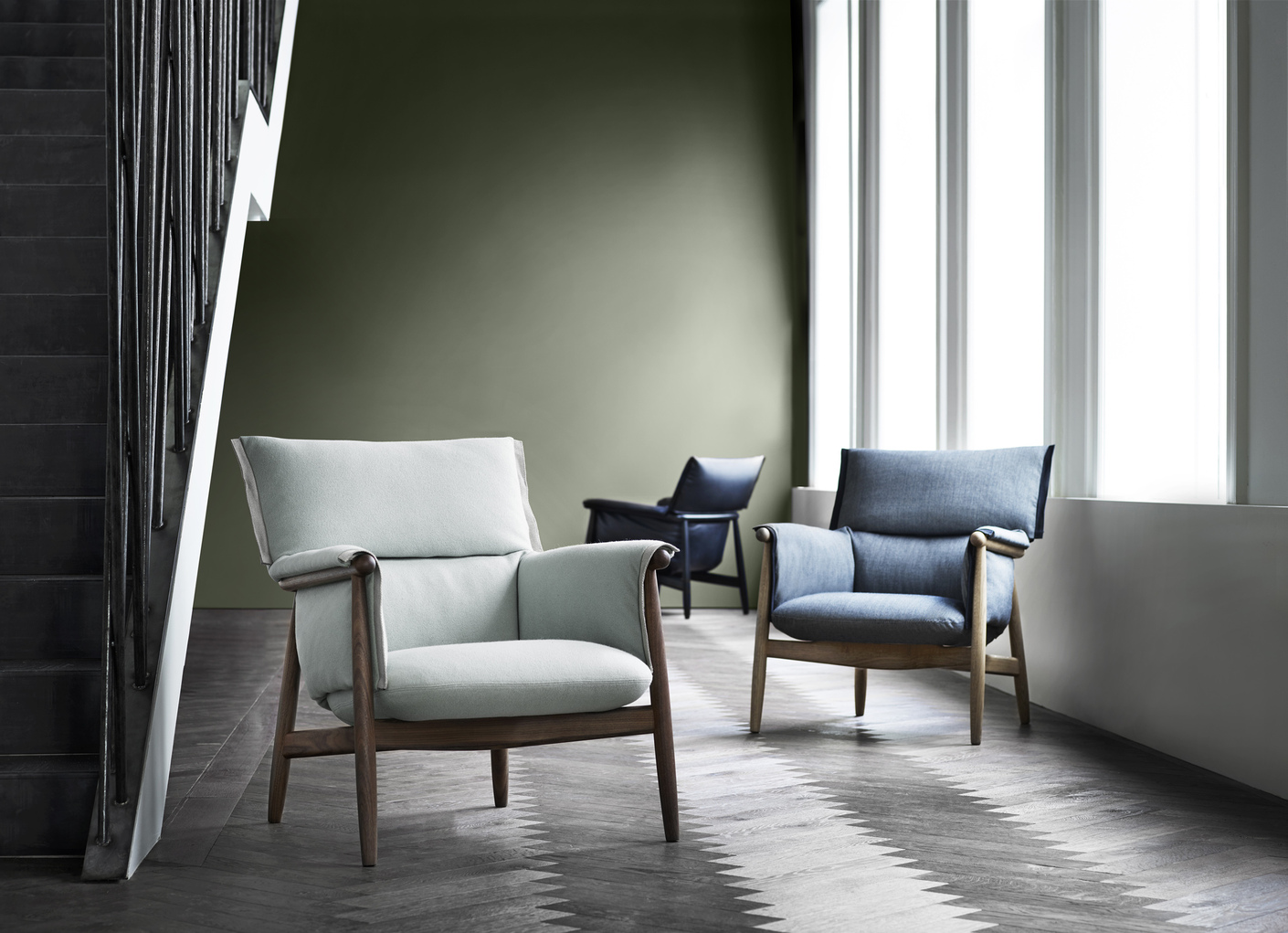 E005 Embrace Loungechair