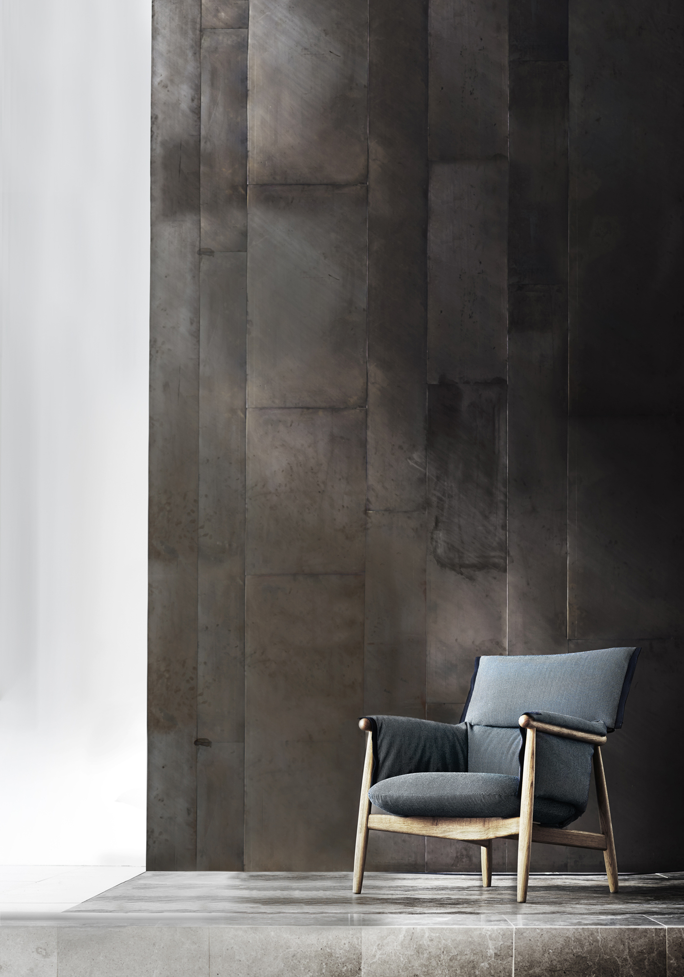 E005 Embrace Loungechair