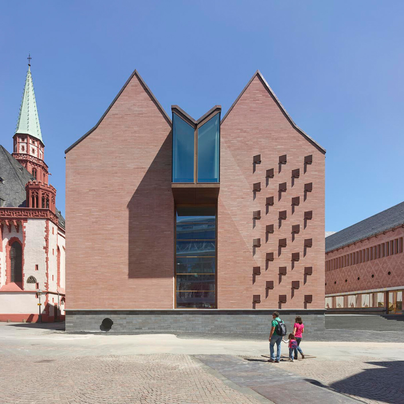 The city gains big-time with this building