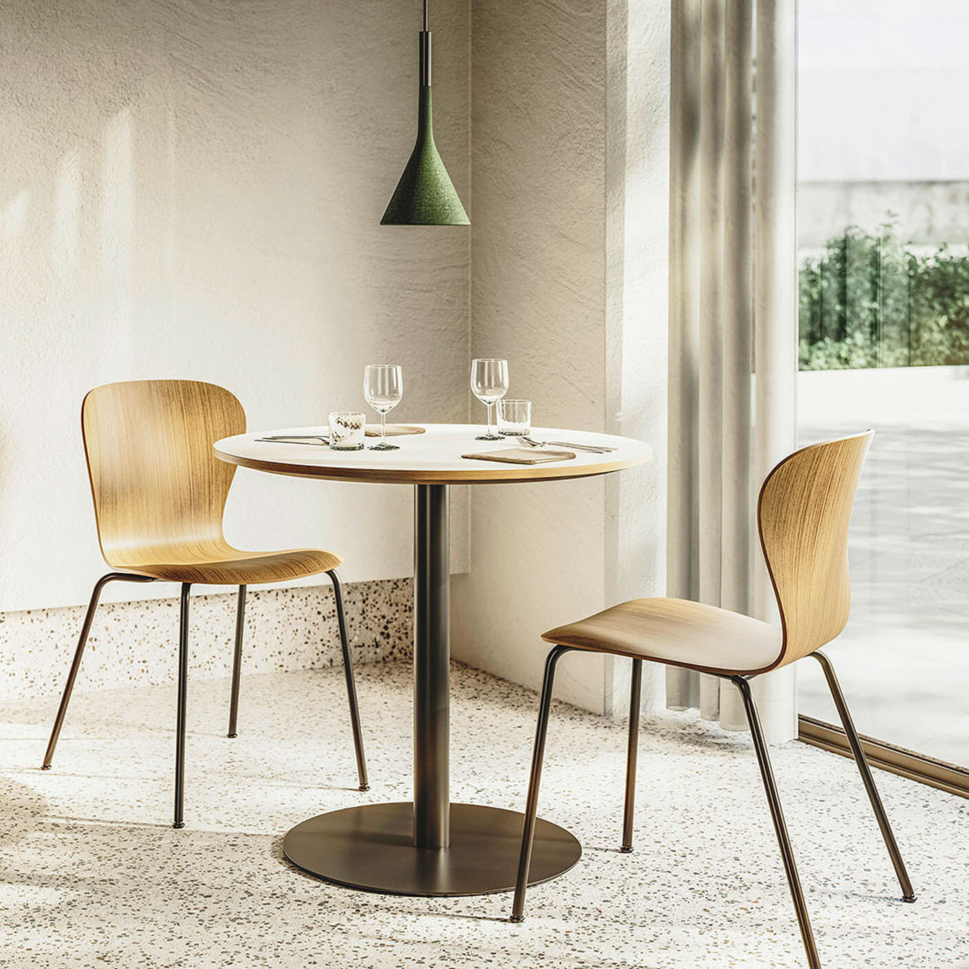 TS Q Thonet S220