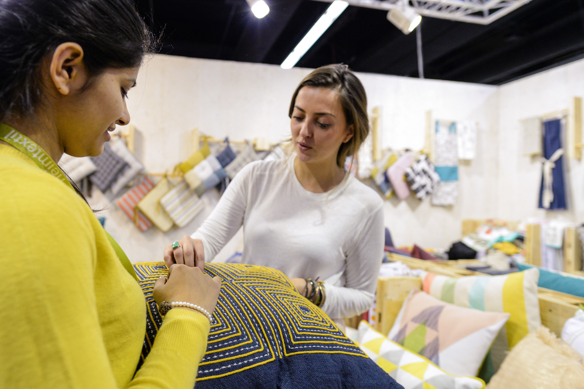 Für Fachhändler und Raumausstatter hat die Heimtextil unter dem Titel „Heimtextil Insider“ ein spezielles Besucherpaket auf die Beine gestellt.