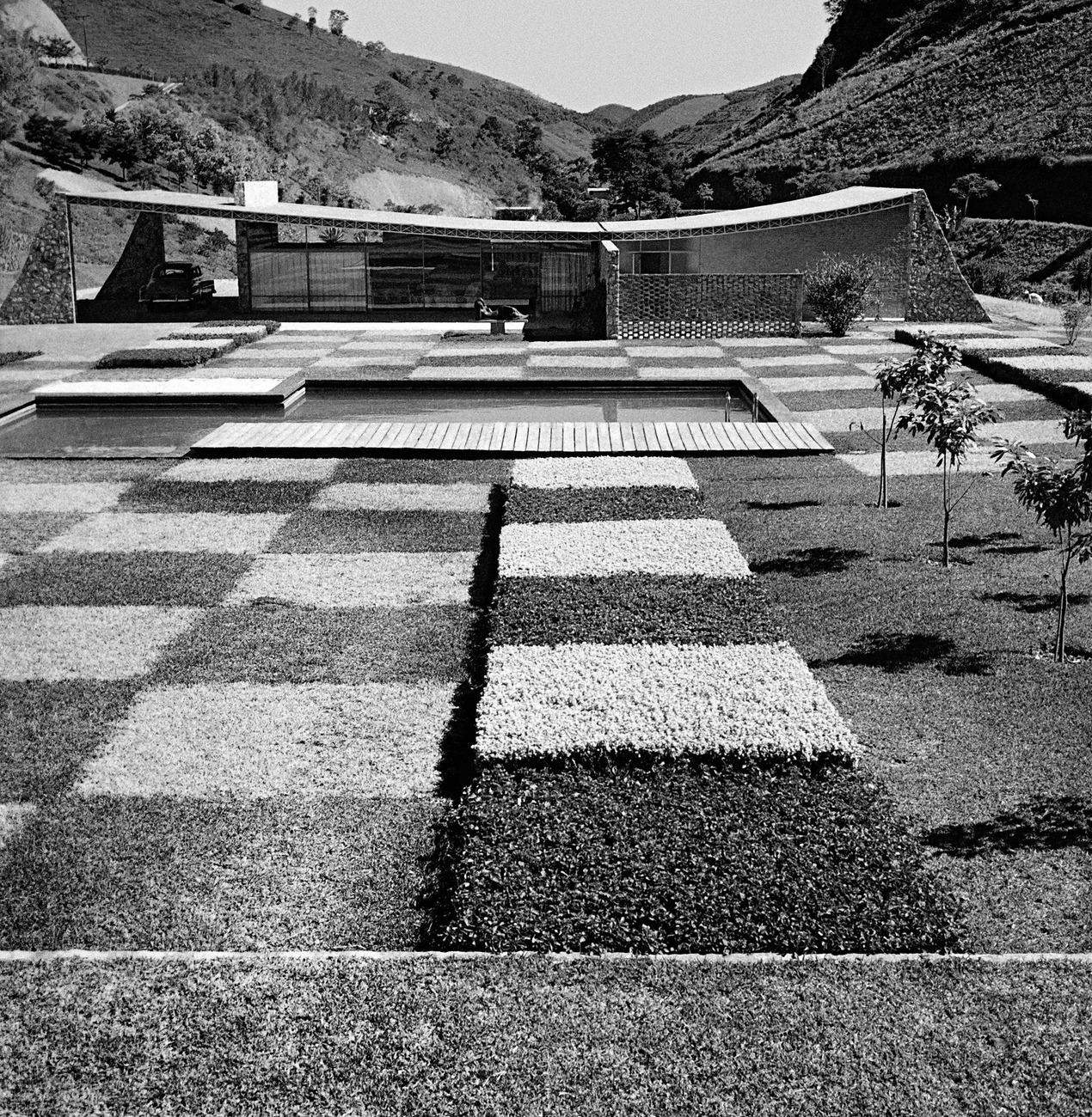 Wohnhaus von Edmundo Cavanellas, Rio de Janeiro, Brasilien, von Oscar Niemeyer, Roberto Burle Marx, Marcel Gautherot