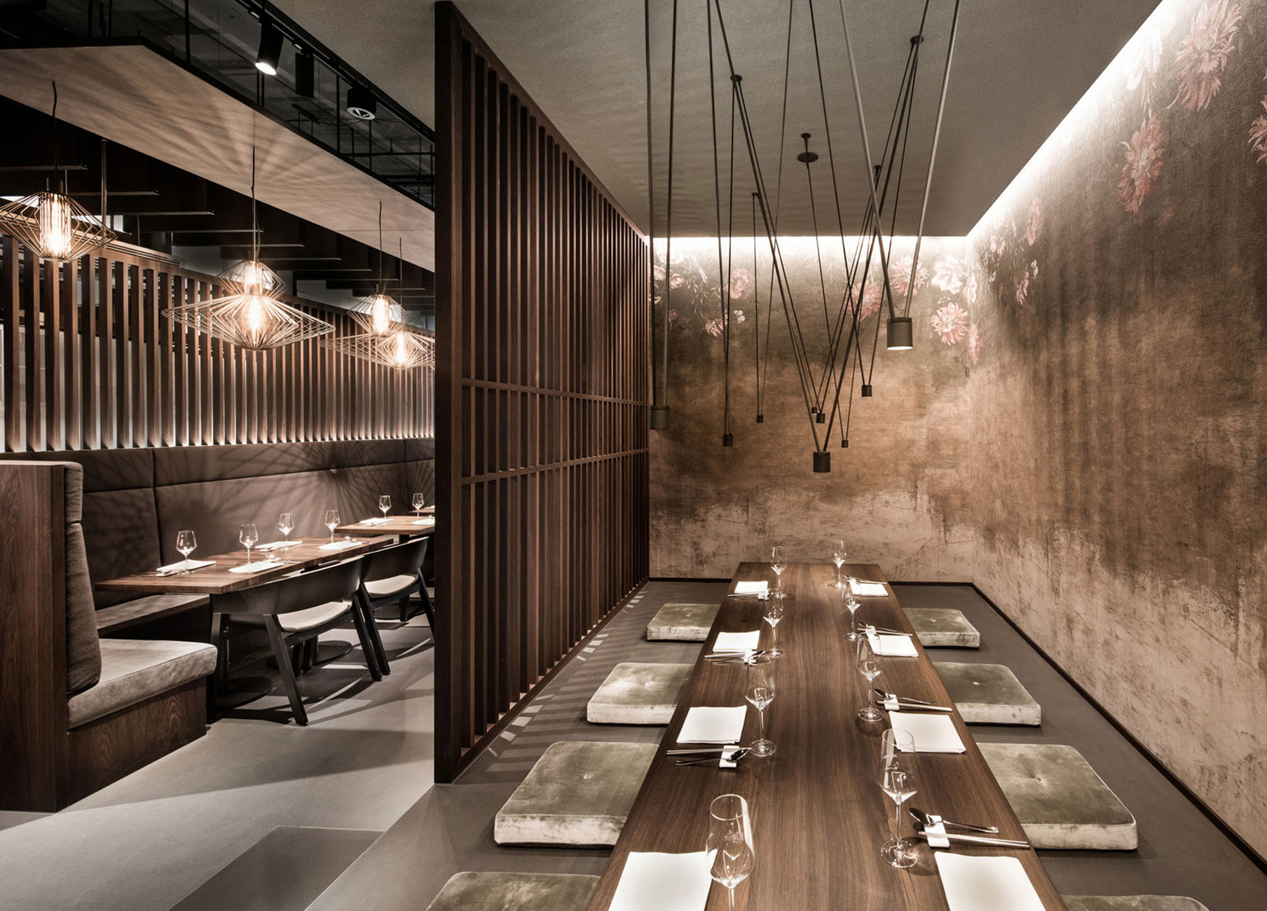 For the lighting, DIA - Dittel Architekten decided to use Vibia 's striking LED pendant lamps "Match".