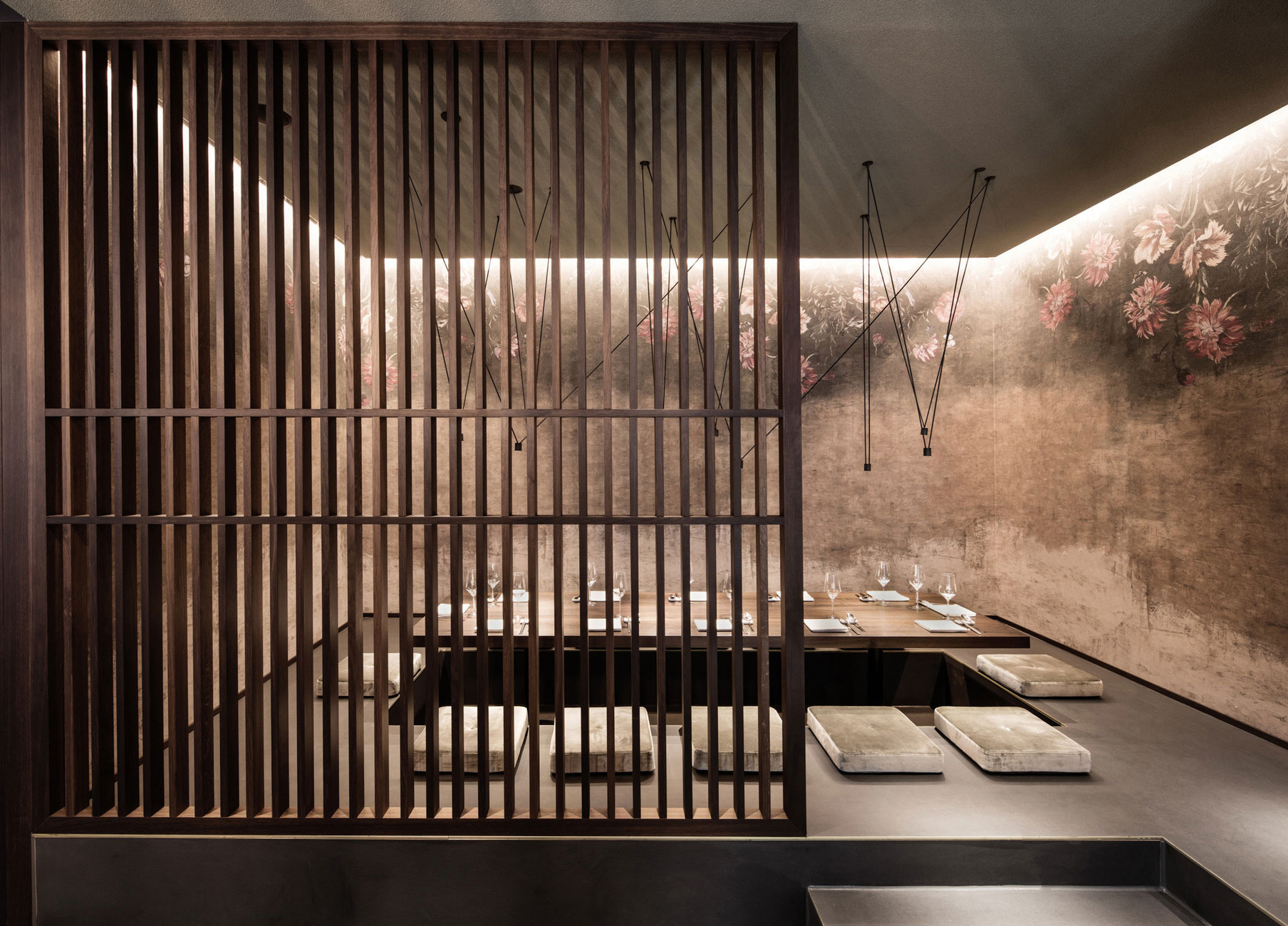 In the rear part of the restaurant you can dine at low tables seated on floor cushions.