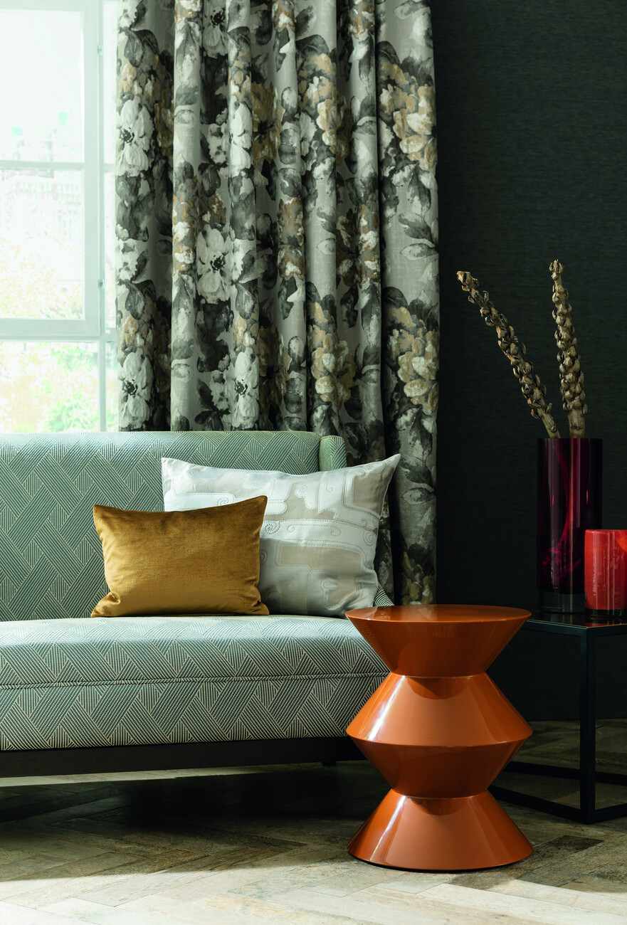 Verfeinerte Illusion: Ulf Moritz kombiniert für Sahco Velour mit geometrischen Linien.