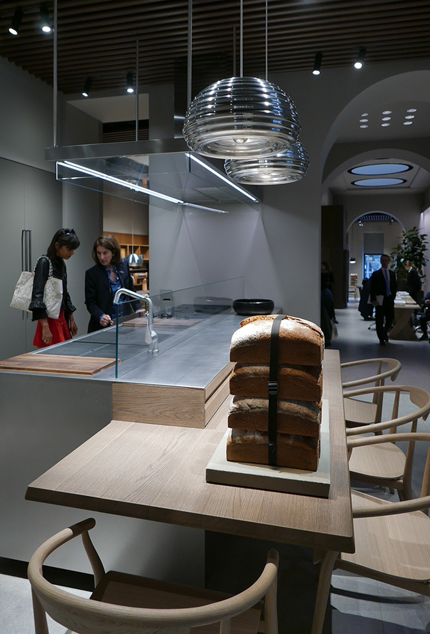 Neu inszeniert: Küche "Convivium" von Antonio Citterio im eleganten Showroom von Arclinea