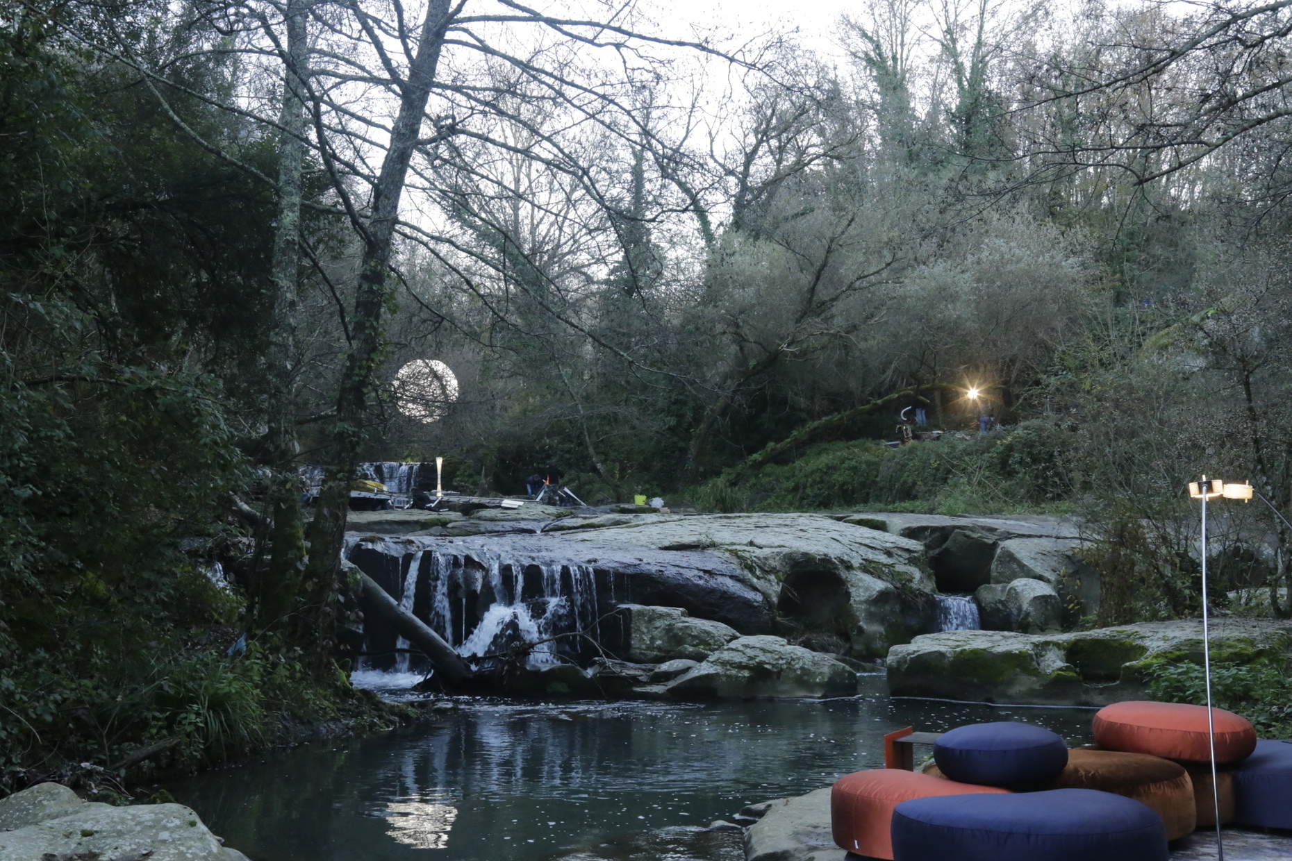 Die Dreharbeiten der poetischen Bilder zu "Cinema" fanden in einem Wald nahe Rom statt.