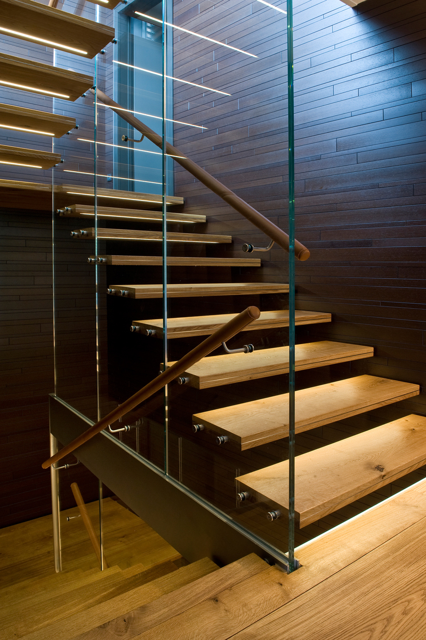 Thanks to their durability the oak planks could also be used for the treads of the staircase.