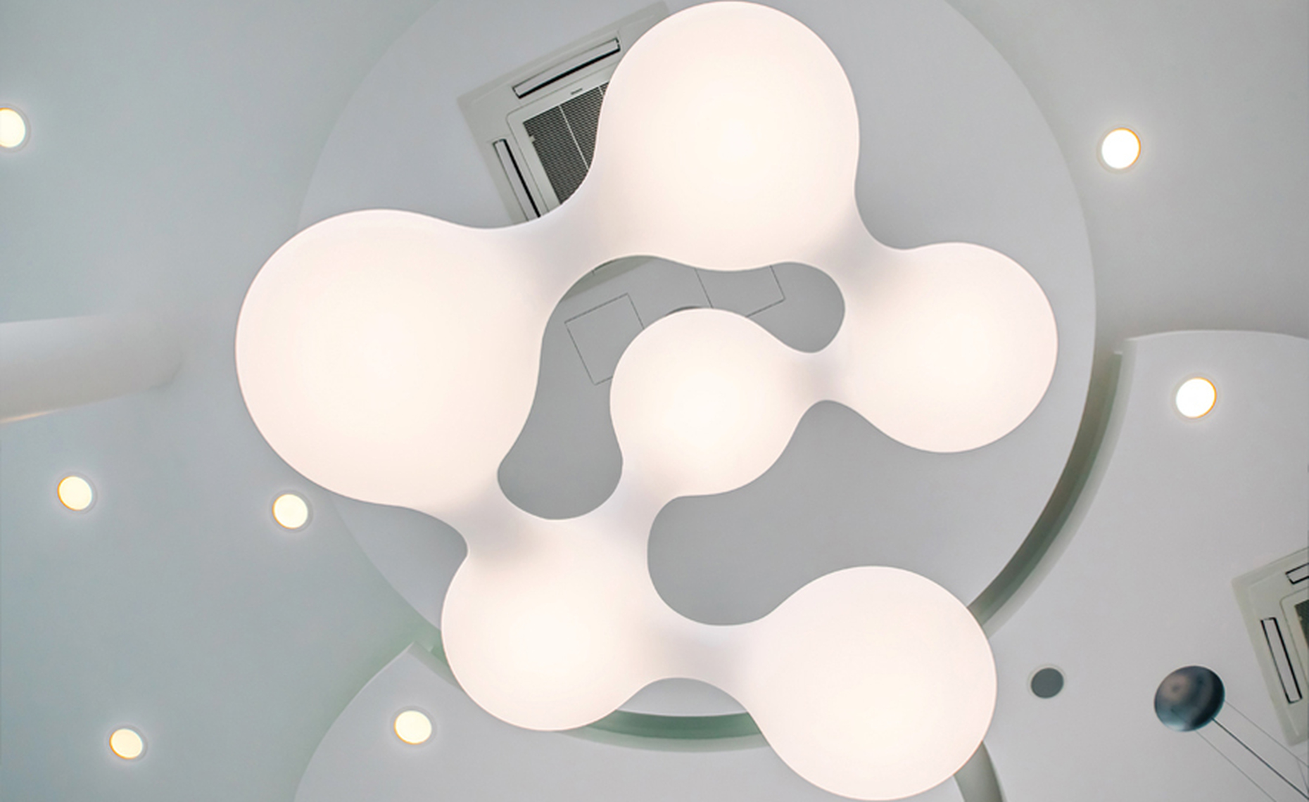 The luminaire was designed by Constantin Wortmann of Büro für Form.