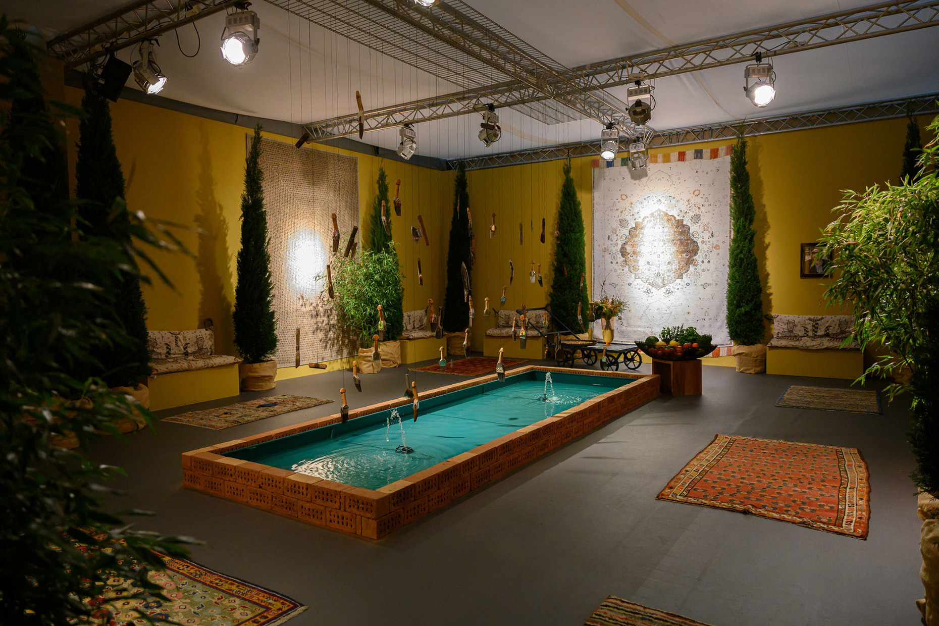 Der zentrale Raum der Sonderschau "The 4 Seasons" von Teppichdesignerin Lila Valadan