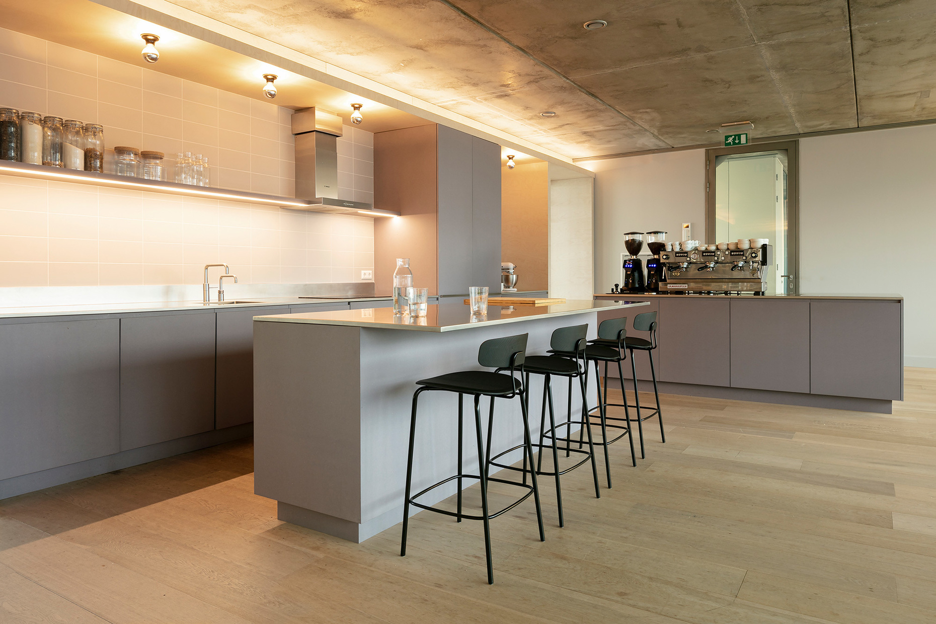 Enbiun creative agency in Amsterdam with furniture by Zeitraum