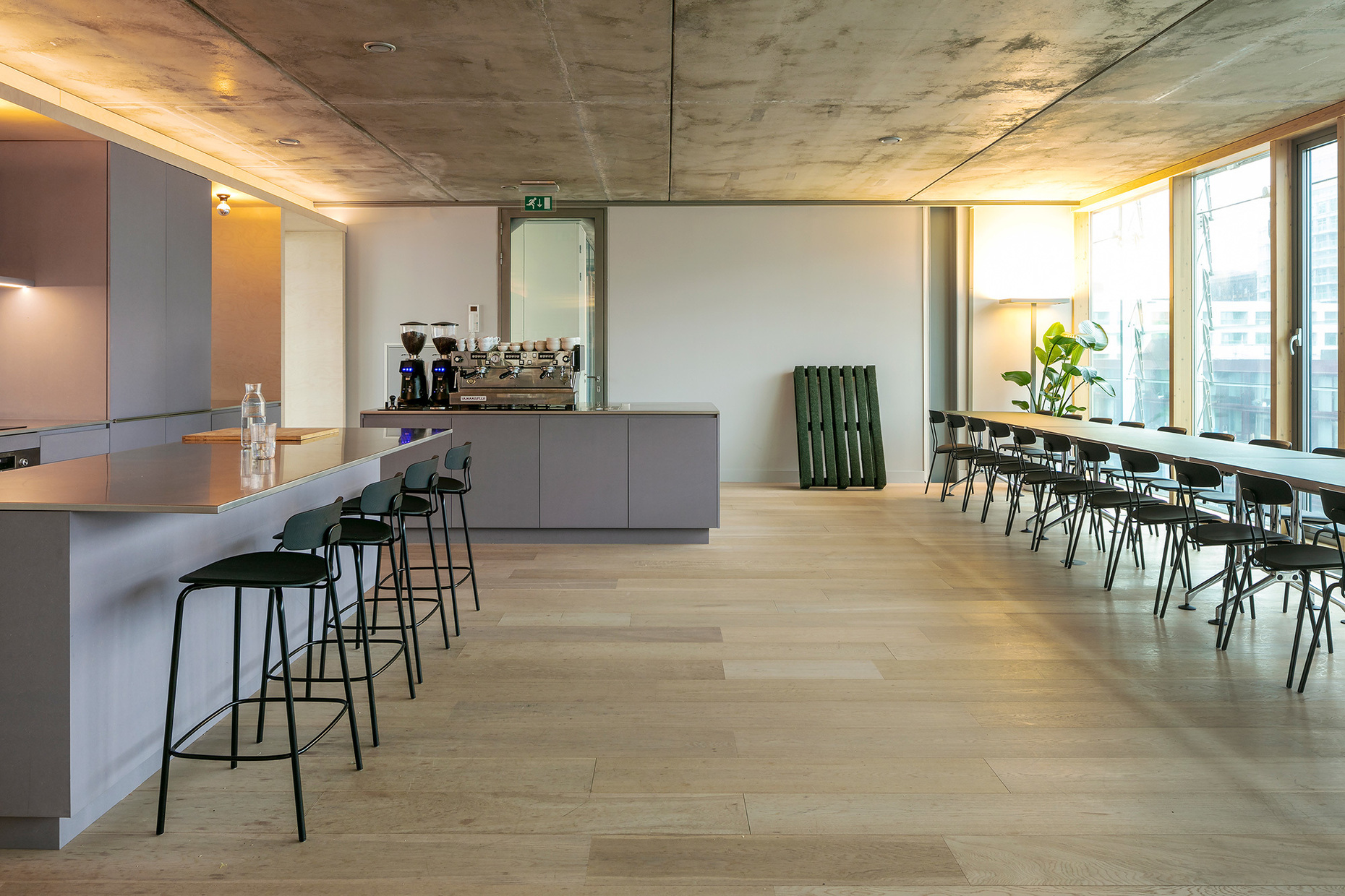 Enbiun creative agency in Amsterdam with furniture by Zeitraum