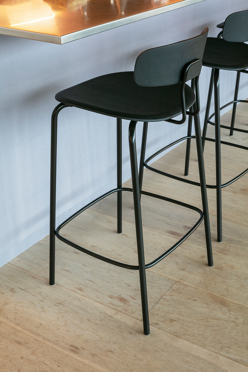 Enbiun creative agency in Amsterdam with furniture by Zeitraum