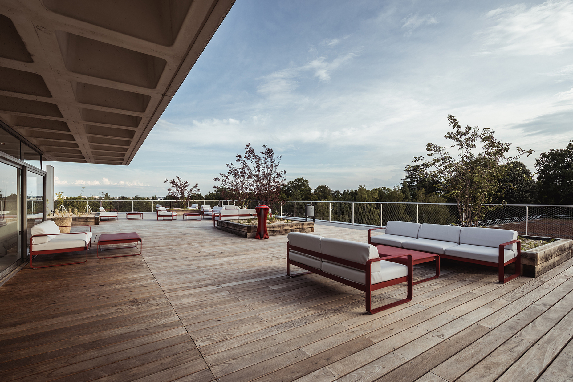 Fermob emlyon Business school roof terrace Bellevie Luxembourg Stylepark