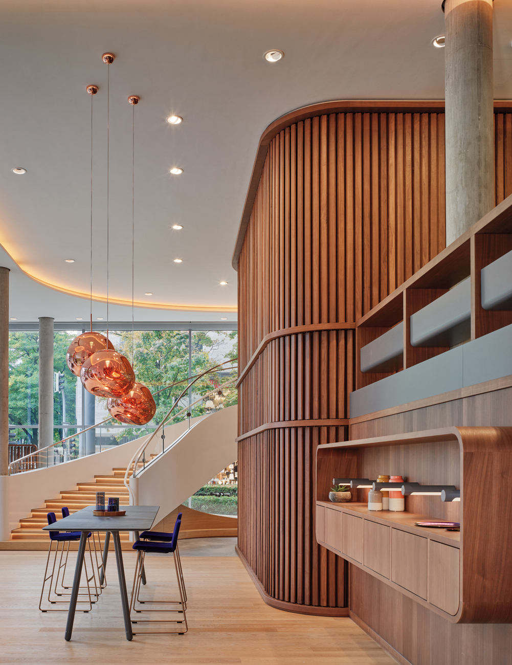 Communication and transparency are the focus of the interior design by Henn Architekten and Patrick Jouin of the design duo Jouin Manku.