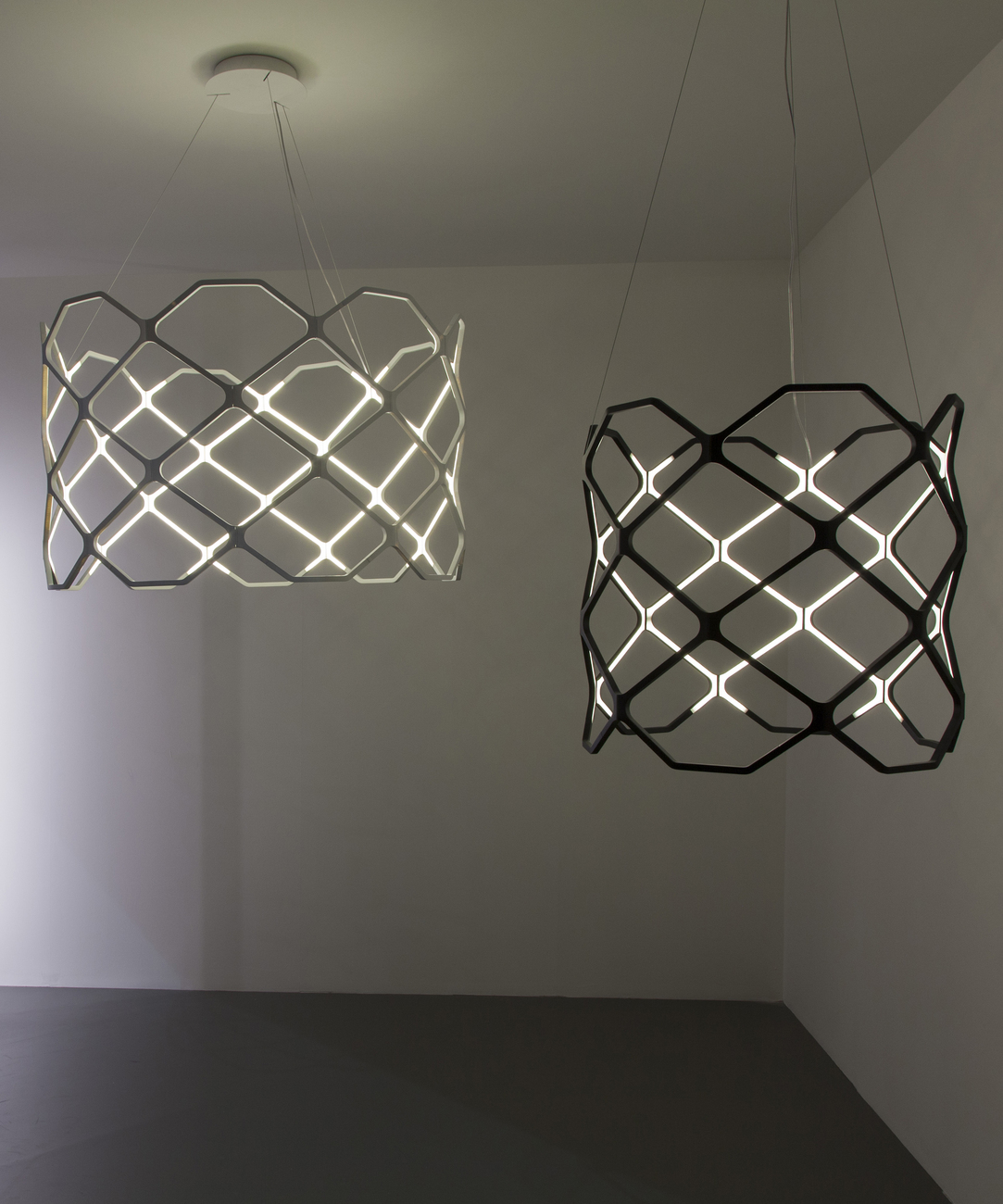 Zu den Neuheiten 2017 gehört die Hängeleuchte „Titia“ des in Helsinki lebenden Japaners Arihiro Miyake.