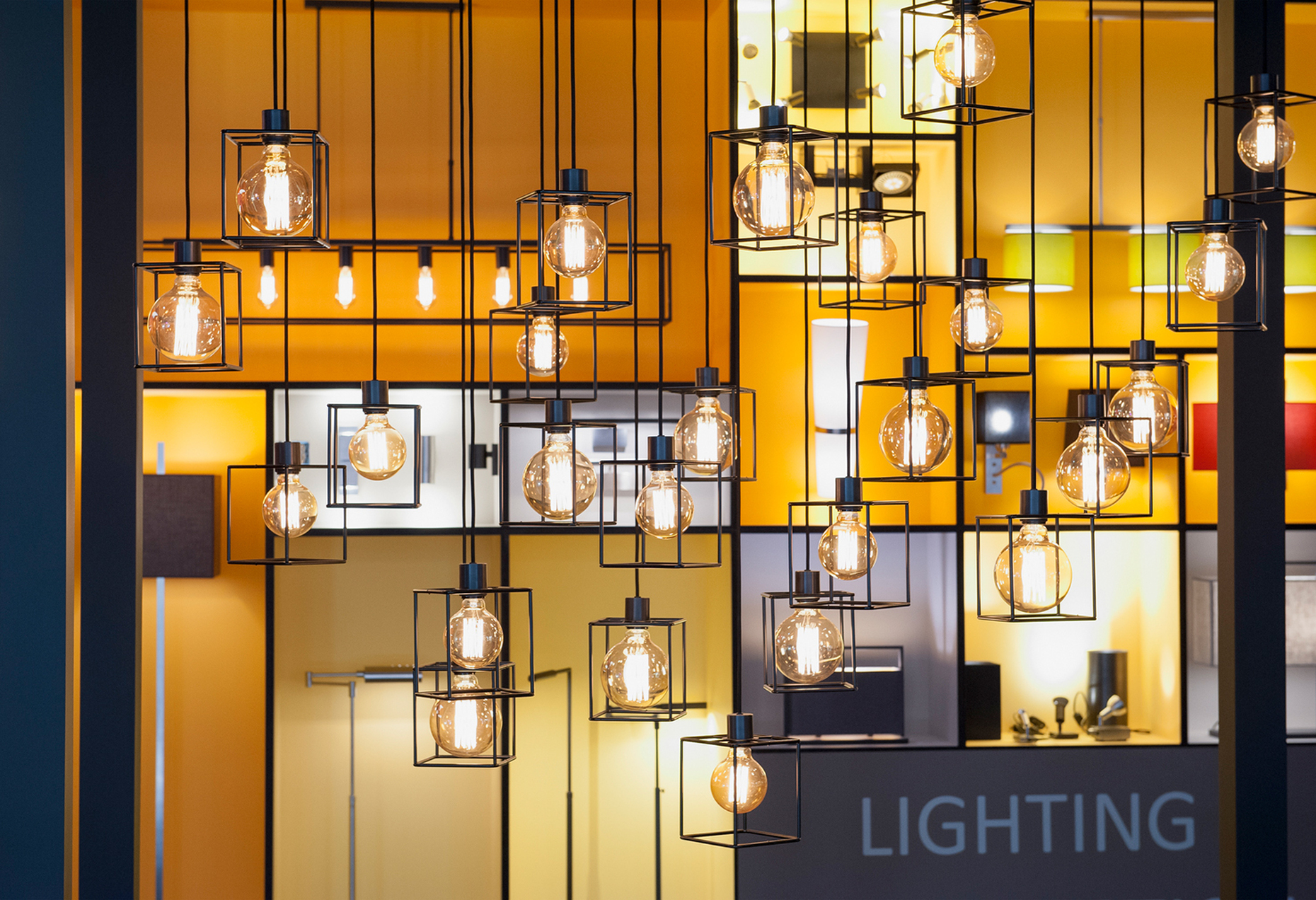 Auf der Light + Building vom 18. bis zum 23. März 2018 in Frankfurt am Main werden die Weltneuheiten für Licht, Elektrotechnik sowie Haus- und Gebäudeautomation vorgestellt.