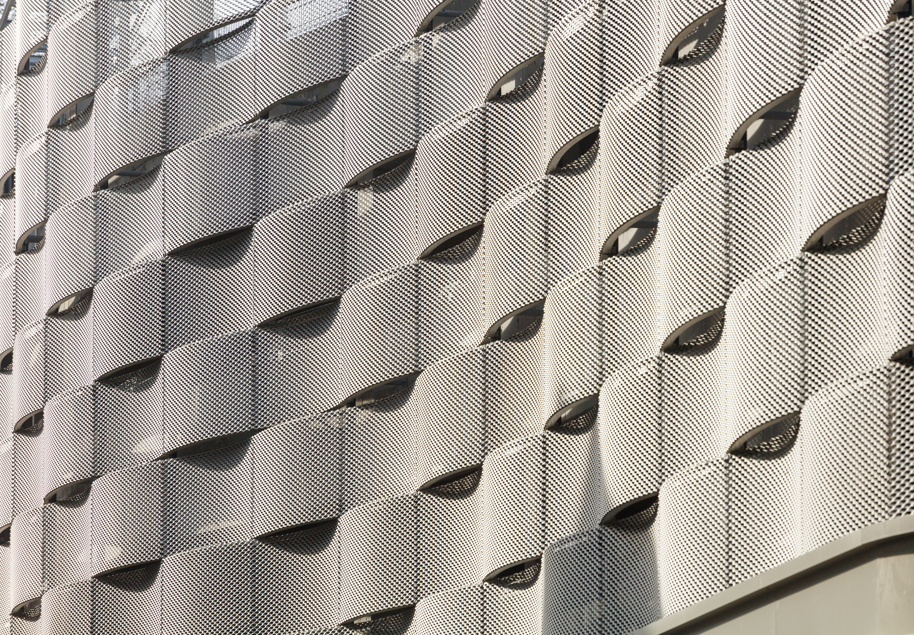 Mediamarkt in Dortmund-Hörde, Aluminium-Fassade von Nattler Architekten