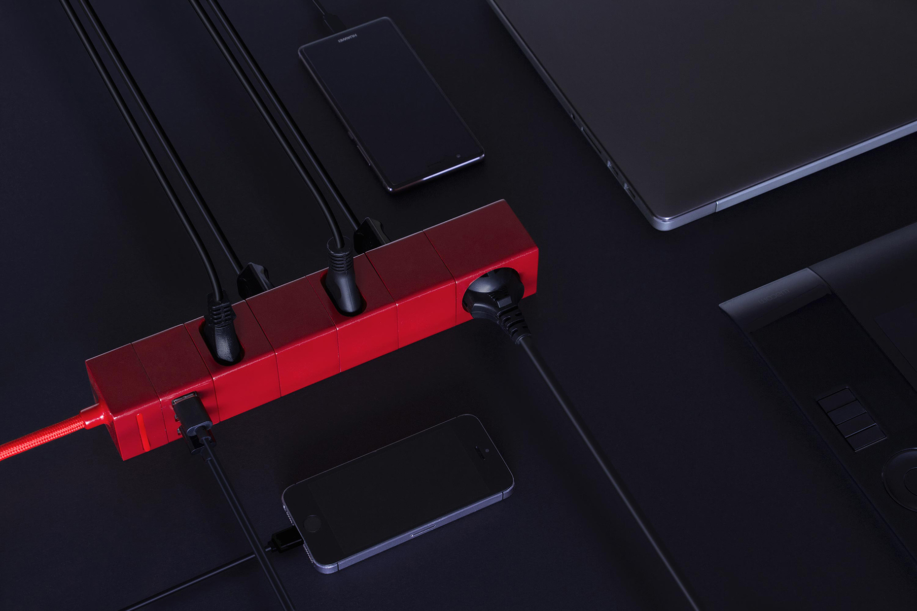 "Multiplug" is Maxime Augay's answer to the growing strife on the desks.