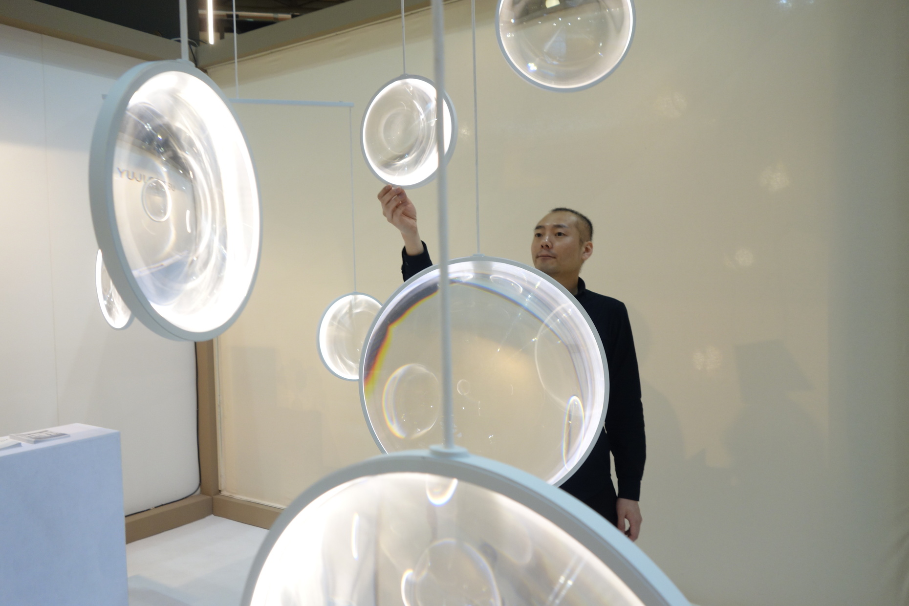 Through the lens: Yuyi Okistu enchants with his "Focus" mobile luminaire.