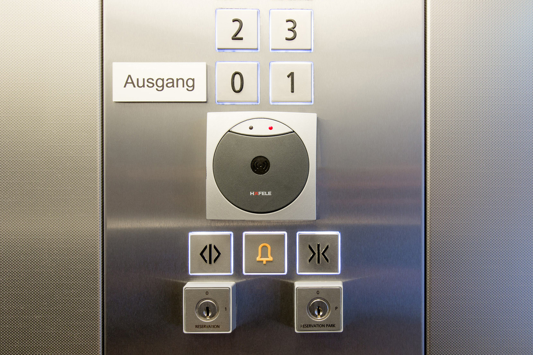 Easy to read: The Schindler 5500 displays are user-friendly.