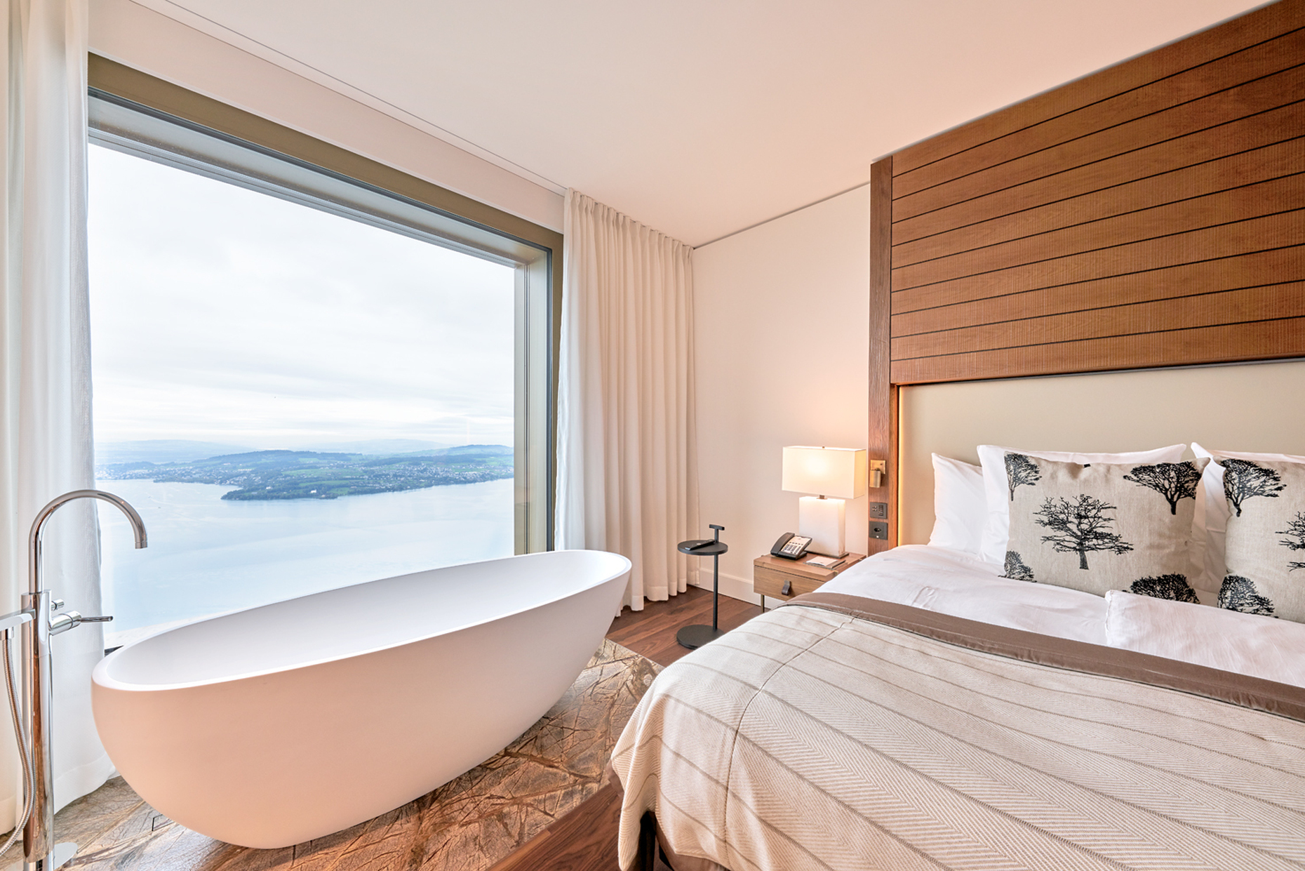 Vom Hotel aus hat man einen spektakulären Blick über den Vierwaldstättersee und die Schweizer Bilderbuchlandschaft.