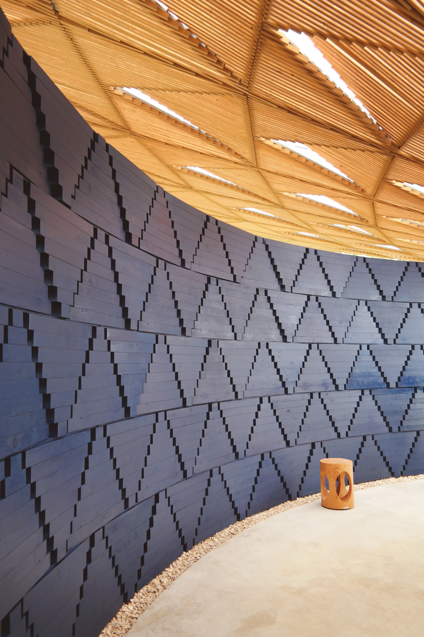 "Ich wollte mich und meine Architektur in blau präsentieren. In meiner Kultur ist Blau eine wichtige Farbe ", erklärt Francis Kéré.