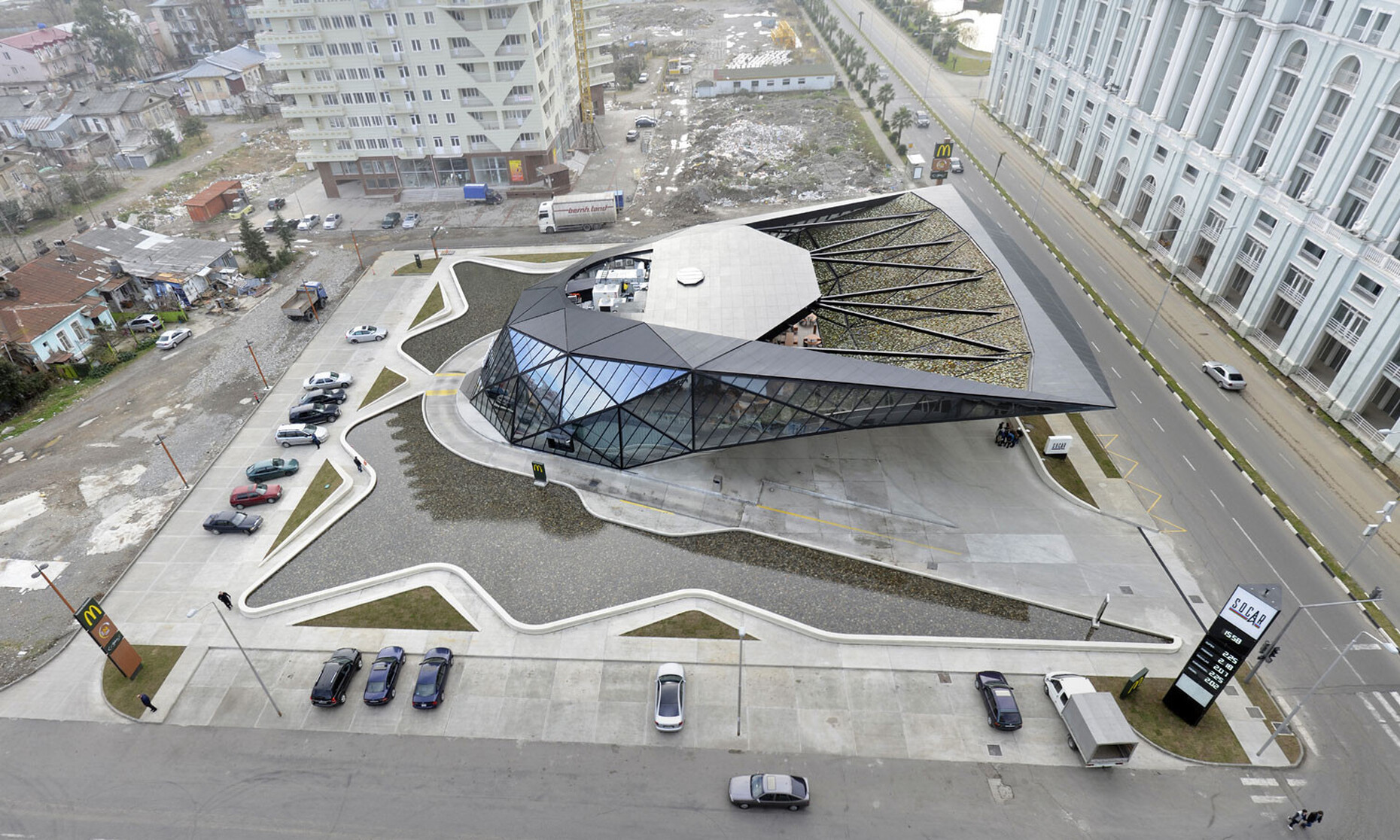 Herausragende Architektur für eine Mc Donalds-Filiale in Batumi, Georgien,