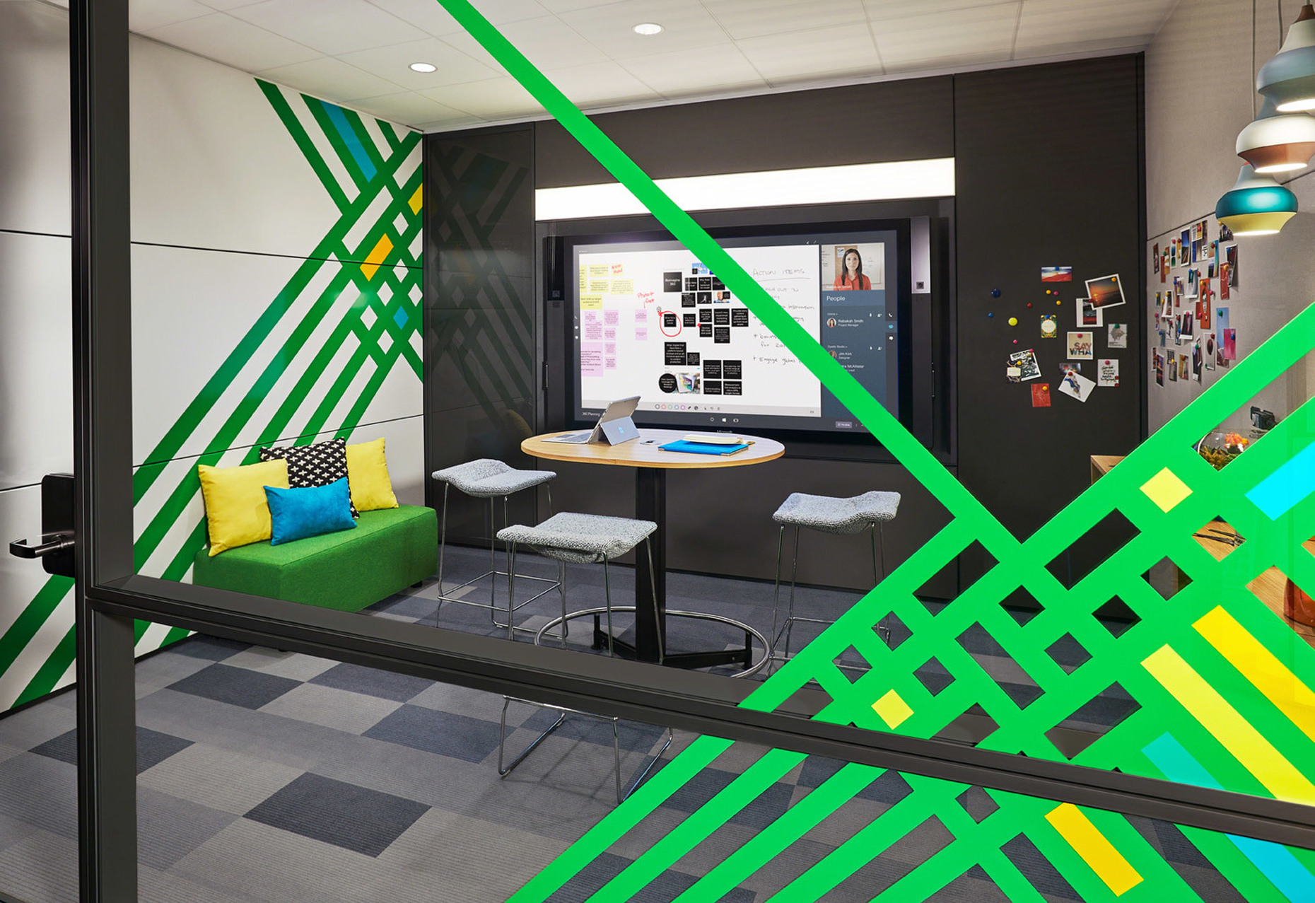 Der "Ideation Hub" bietet als "Raum für Ideengenerierung" dem Team ausreichend Möglichkeiten für eine detailreiche Darstellung ihrer Konzepte.