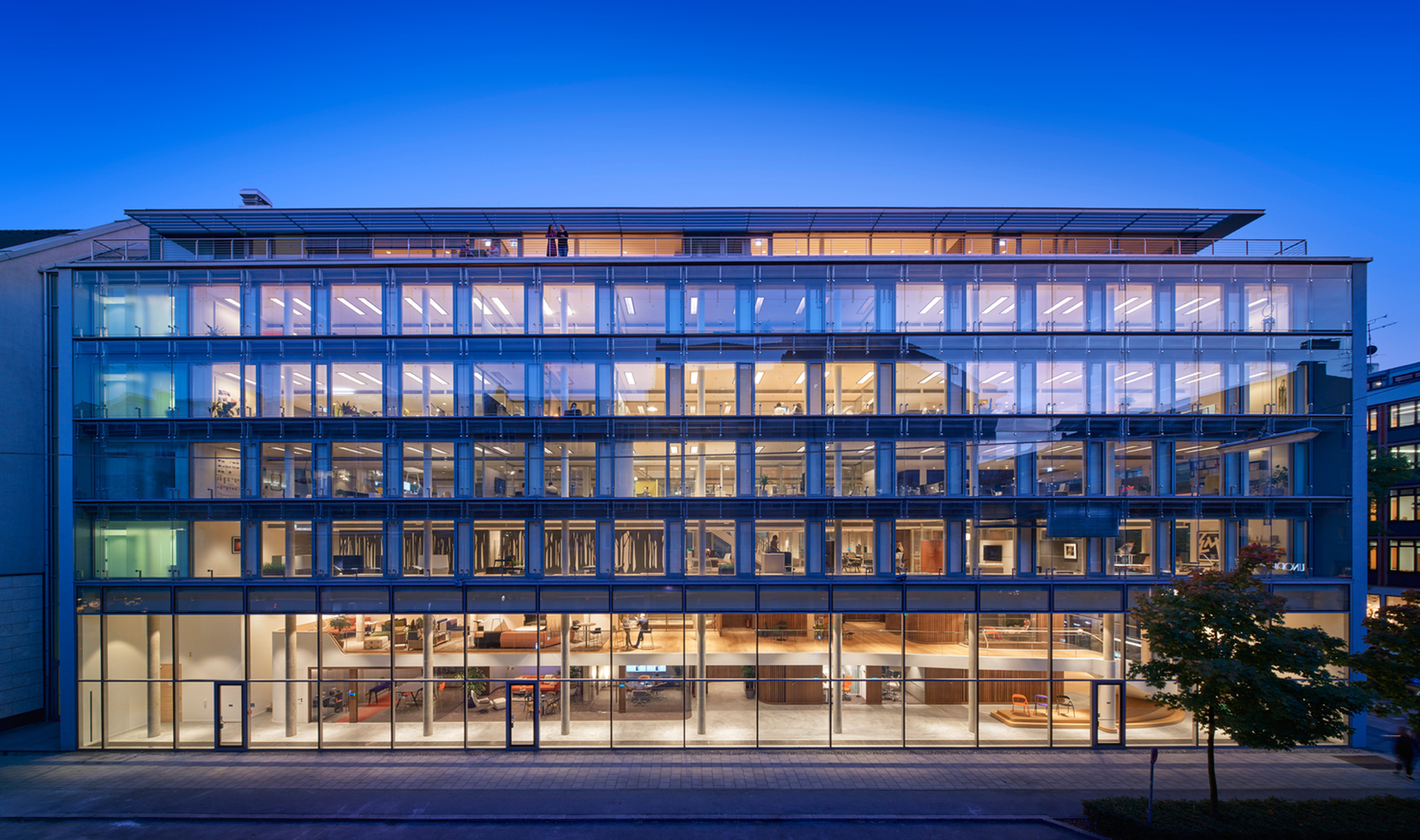 As a new center for research and development in Europe, the LINC promotes the learning and innovative power of the company.