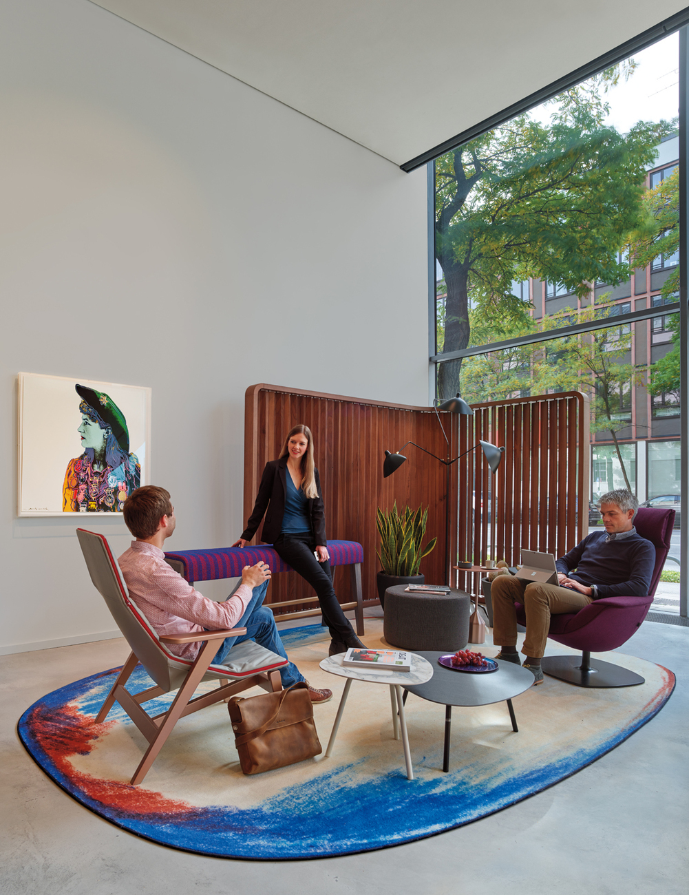 The work spaces offer the staff a cozy atmosphere and numerous opportunities for choosing the right environment to suit the task at hand.