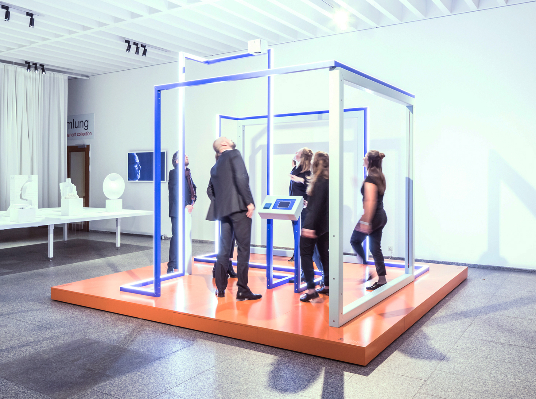 "Play to the gallery" heißt die Installation von Jung, die noch bis zum 21. Januar 2018 parallel zu imm cologne im Museum für Angewandte Kunst Köln gezeigt wird.
