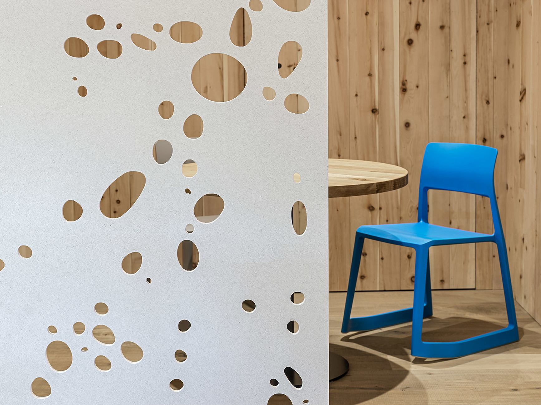 With "Concrete Skin Breeze", Façade specialist Rieder Smart Elements has added an interesting design element for interior finishing to its range.