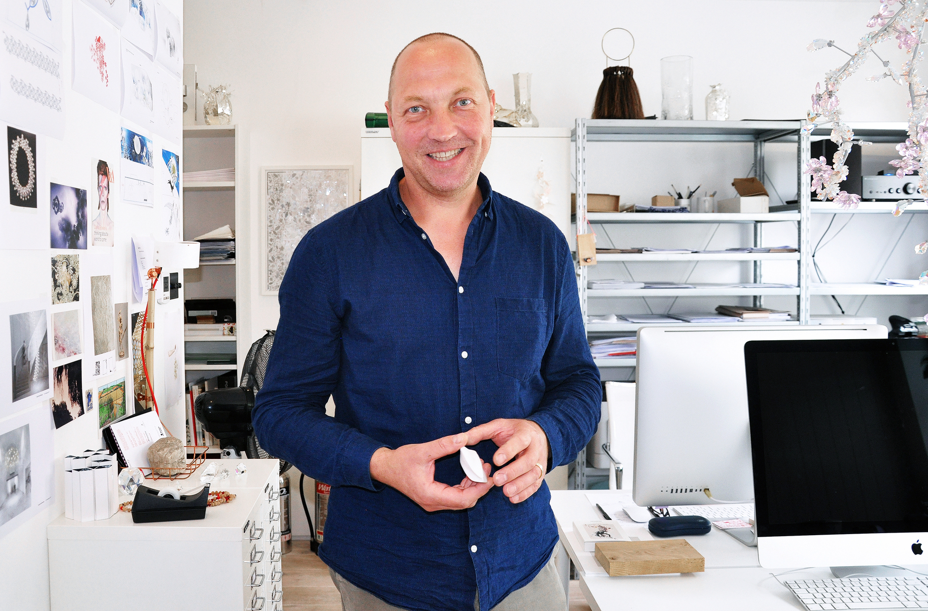 Um die Möglichkeiten einer organischen Kristallglasform zu verstehen, fertigte Tord Boontje zunächst ovale Modelle aus Ton an.