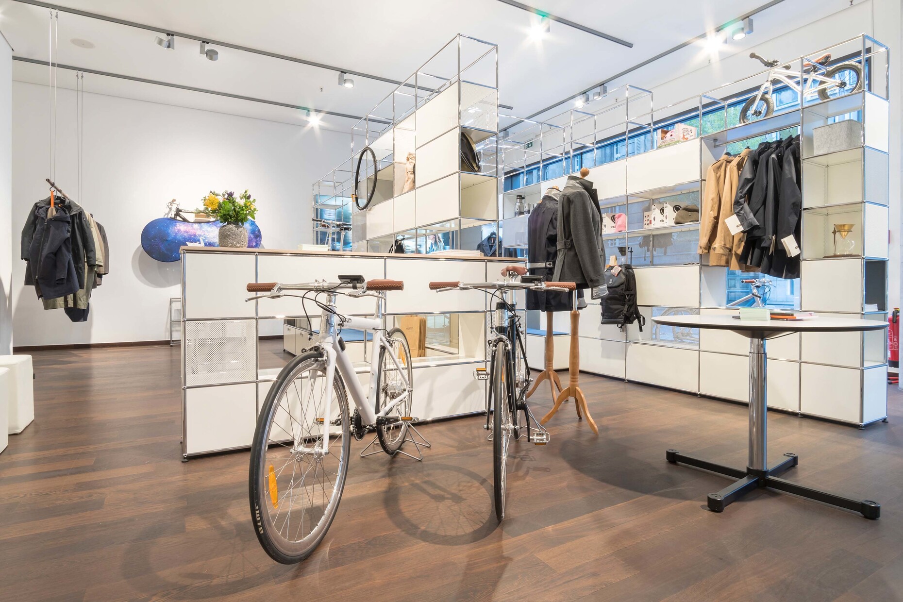 Bicycles and accessories will be on display at the AWSUM bicycle manufactory in Düsseldorf's USM showroom.