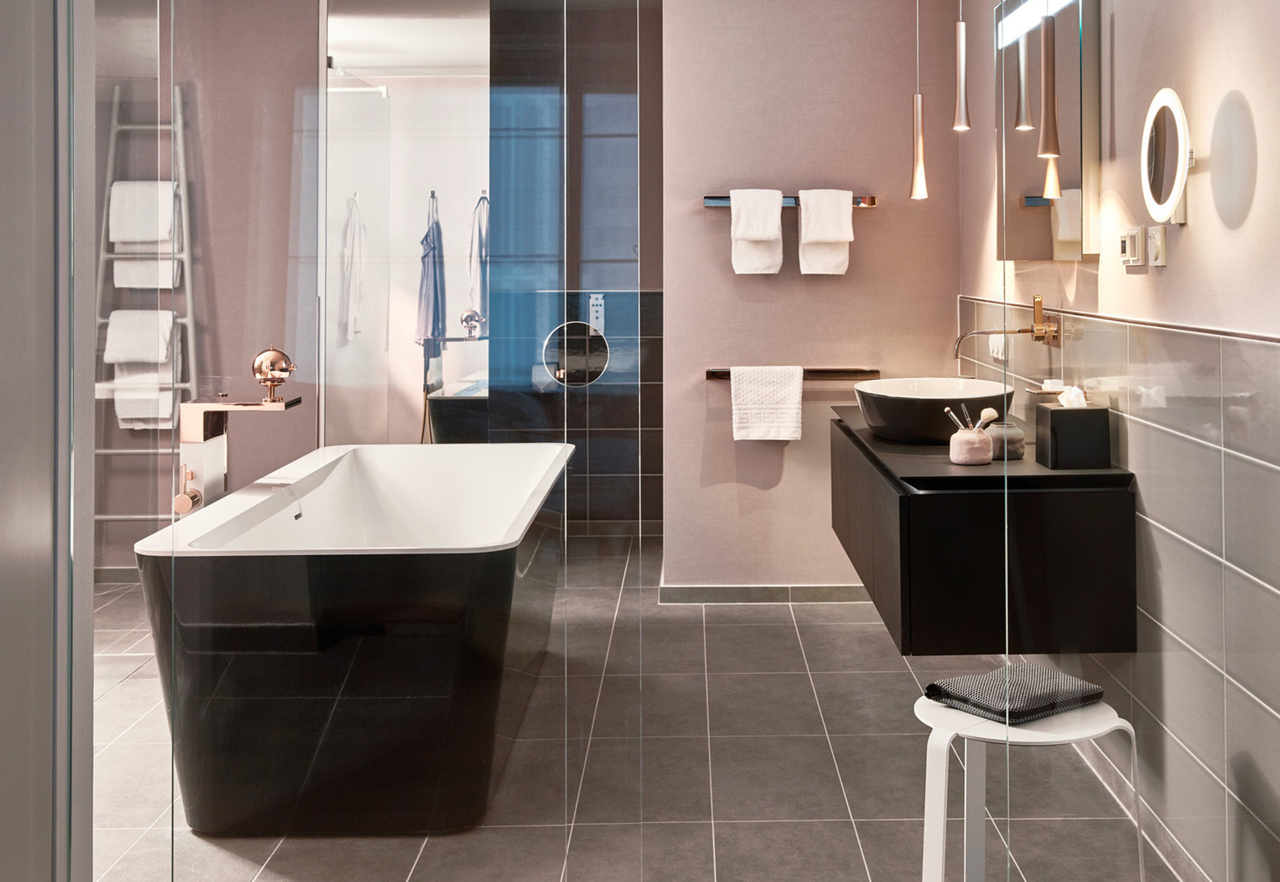 The centerpiece of the bathroom, quite literally, is the free-standing Quaryl “Squaro Edge 12” bath tub.
