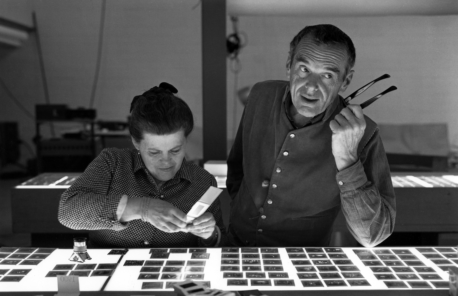 An Eames Celebration Charles And Ray Eames Selecting Slides