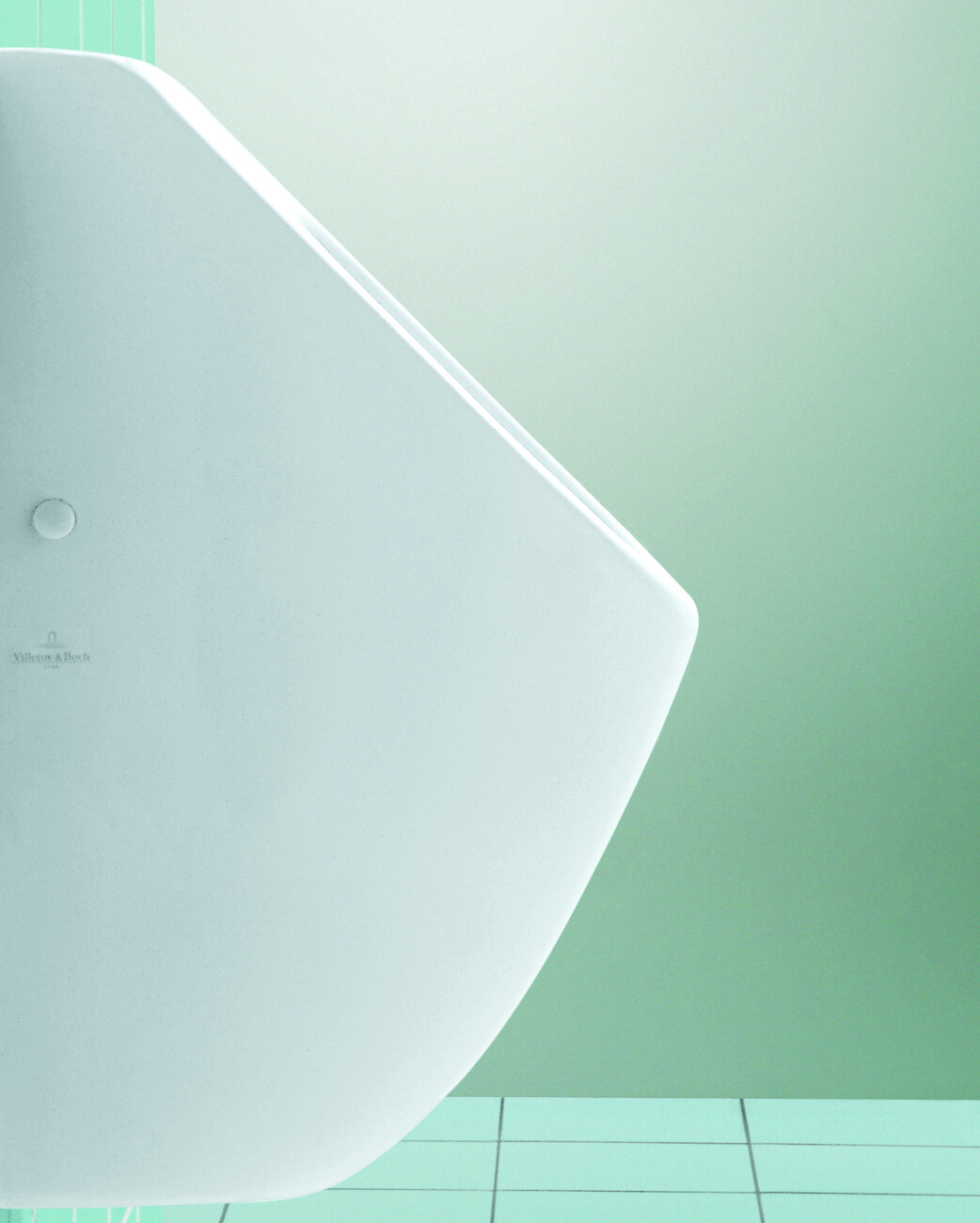 Platzsparend und leicht zu pflegen: Die Oberflächenveredelung CeramicPlus lasst das Wasser im Urinal aus der Subway-Kollektion einfach abperlen.