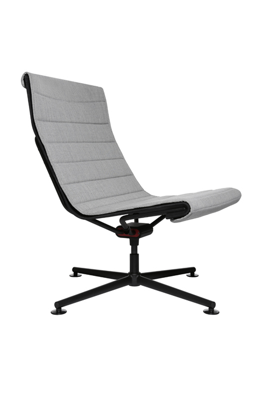 Stefan Diez has added the seat pad “D1 Pad” to his revolutionary “D1” chair for Wagner. The pad is held in place solely by magnets.