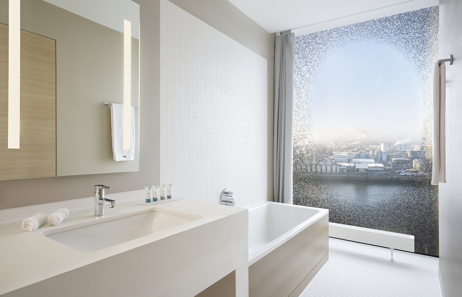 Flexibel: Die elegant geformten Badewannen der "Architectura"-Kollektion von Villeroy&Boch bieten passende Modelle für jede Raumsituation.