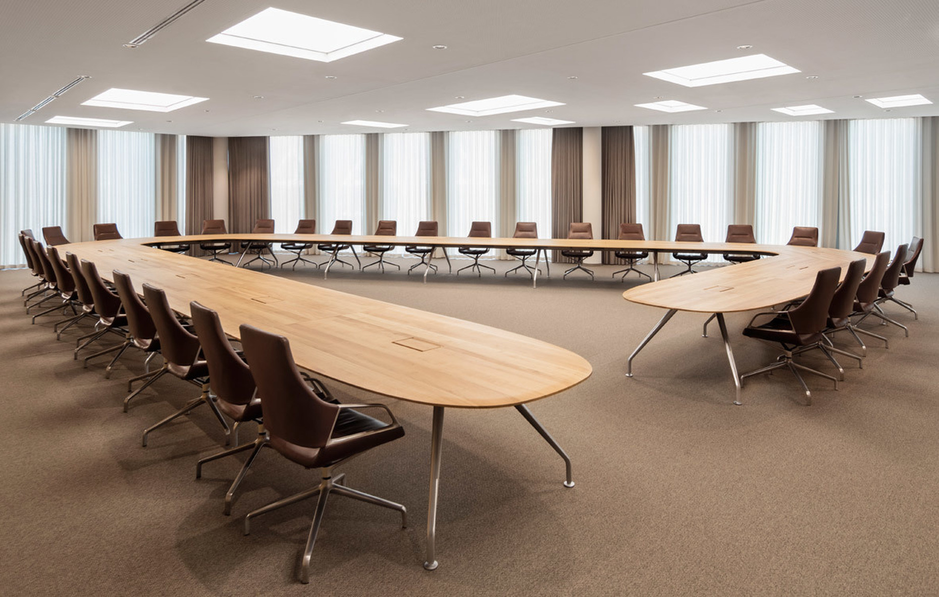Individually designed as an open triangle, the Graph conference table provides seating for 32 people and is complemented with leather-covered conference chairs from the program.