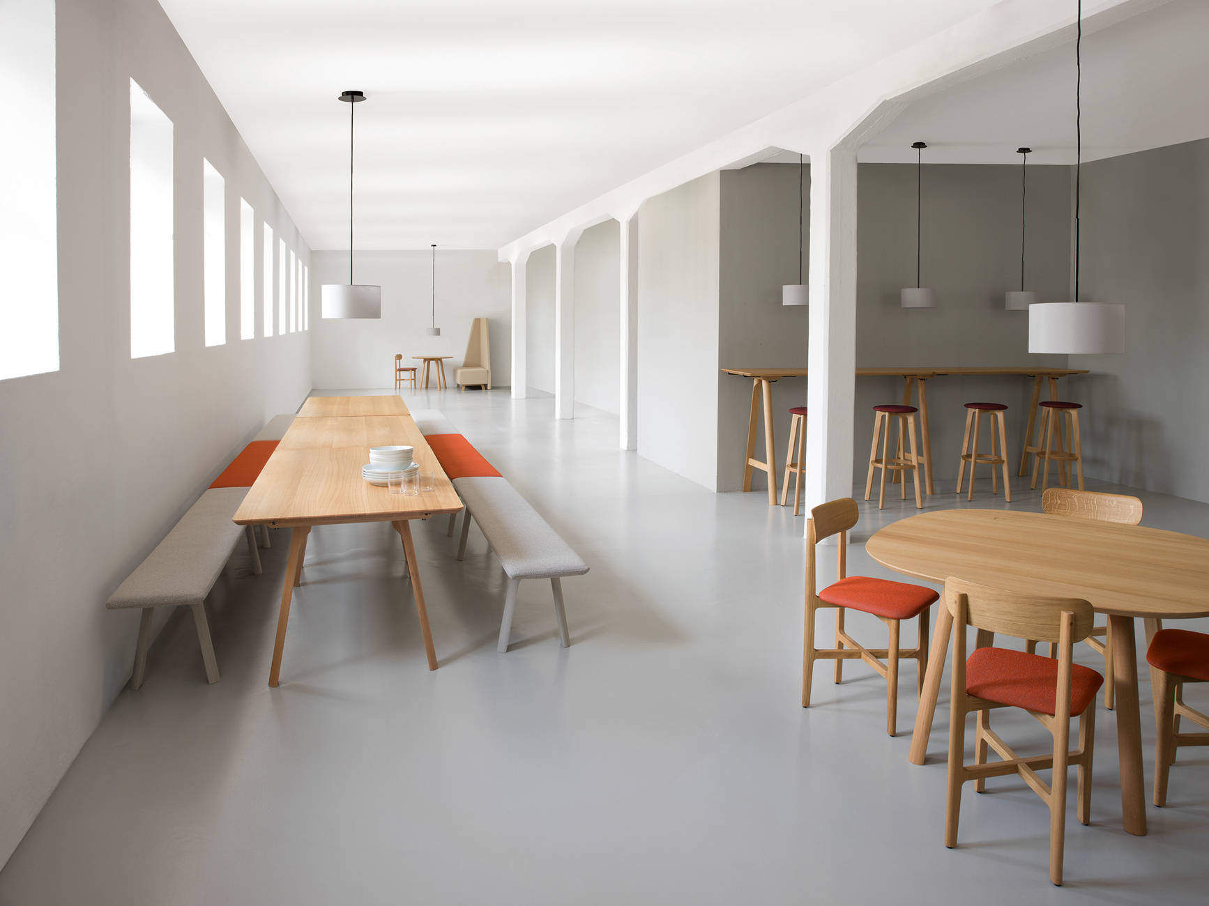 Zeitraum "RAIL"-System als lange Tafel, Stehtisch und runder Tisch
