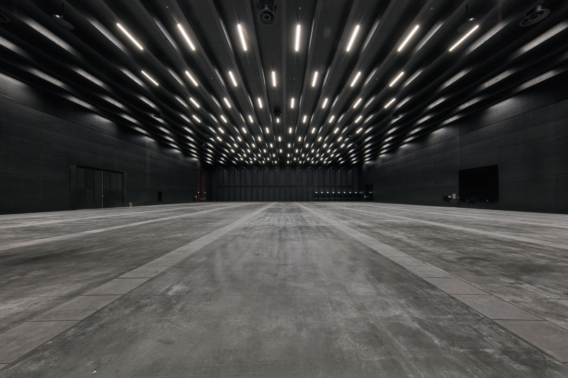 The color temperature and light mood of the lighting strip system enables to be adapted to suit the event, be it an exhibition, concert, or some other occasion.