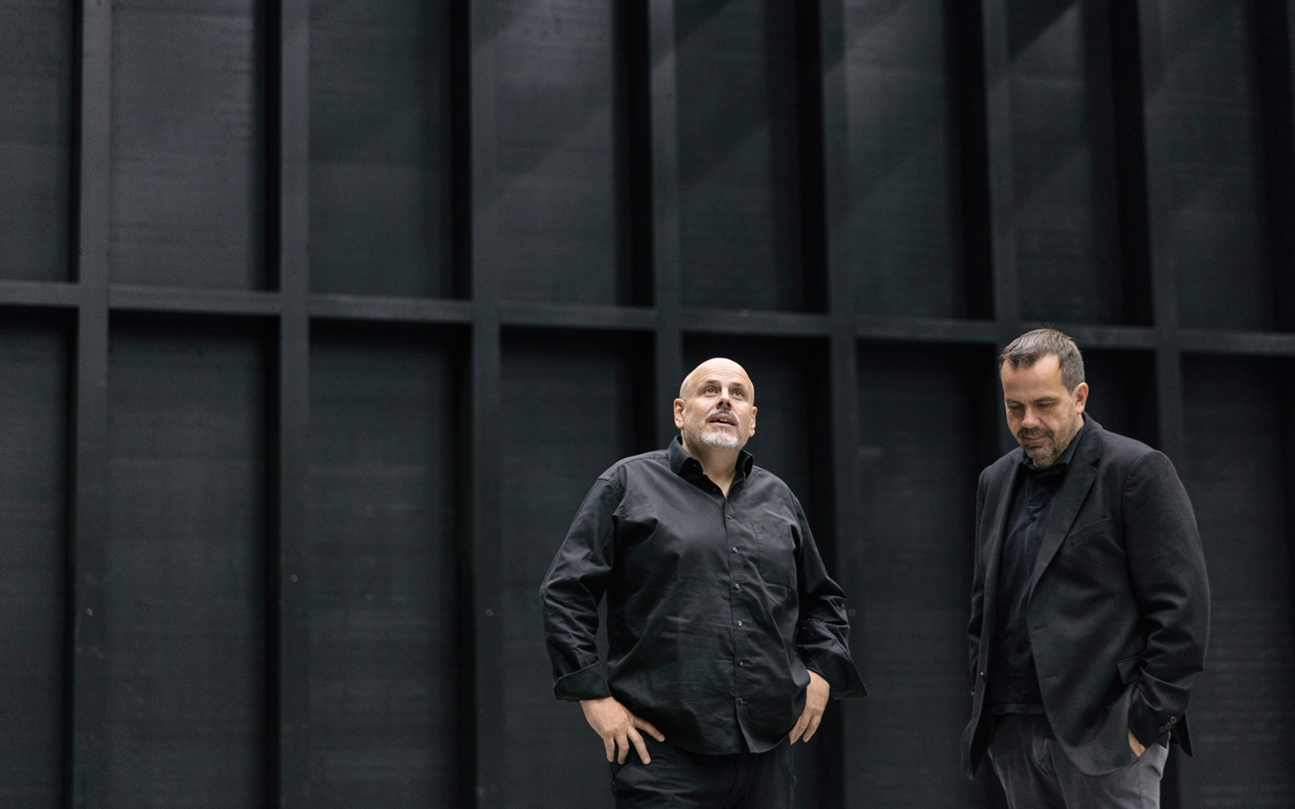 Given the immense size of the spaces – up to 4,800 square meters – Bernhard Marte (le.) und Stefan Marte (ri.) by Marte.Marte worked with Zumtobel to develop a customized solution.