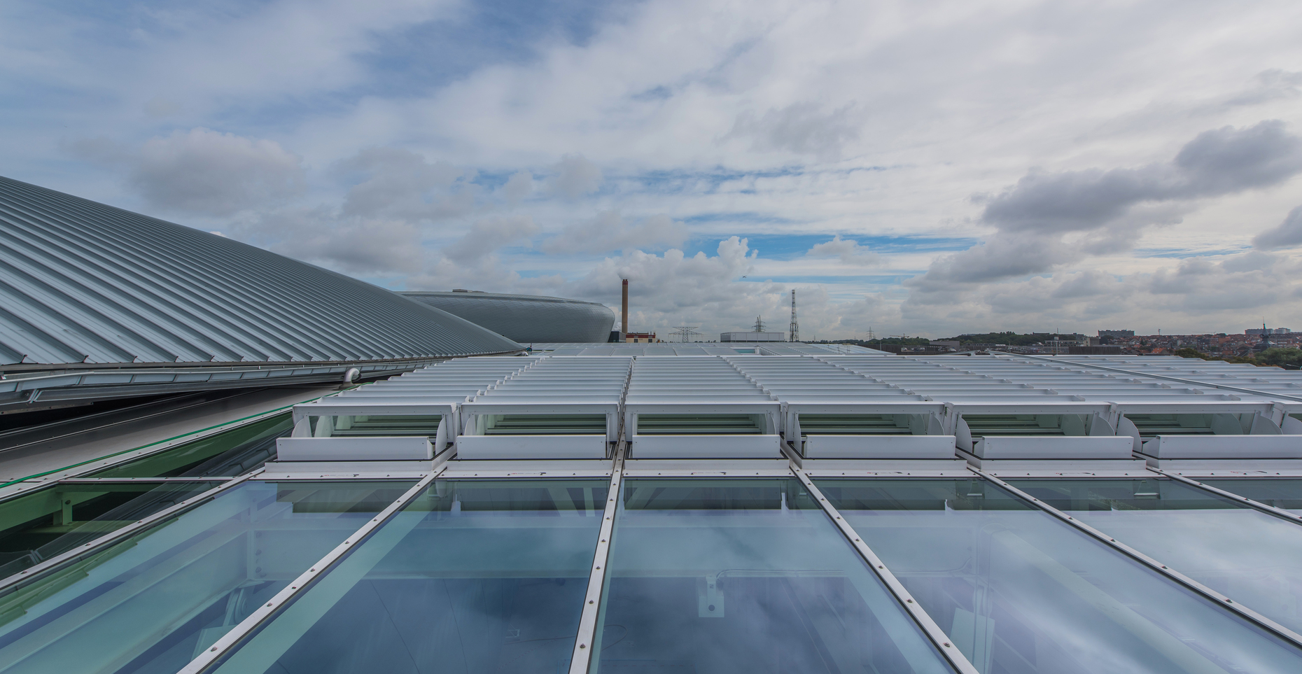 Colt International developed a customized combination of the products Airlite, Firelight, Apollo and Coltlite for the center, which comprises a total of eight interconnecting buildings.