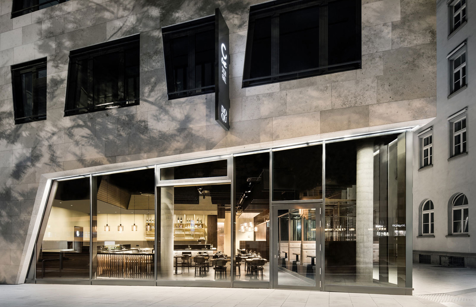 DIA – Dittel Architekten combined for the japan Restaurant "Enso Sushi and Grill" in Stuttgart dark wood with earth tones, brass and warm light.