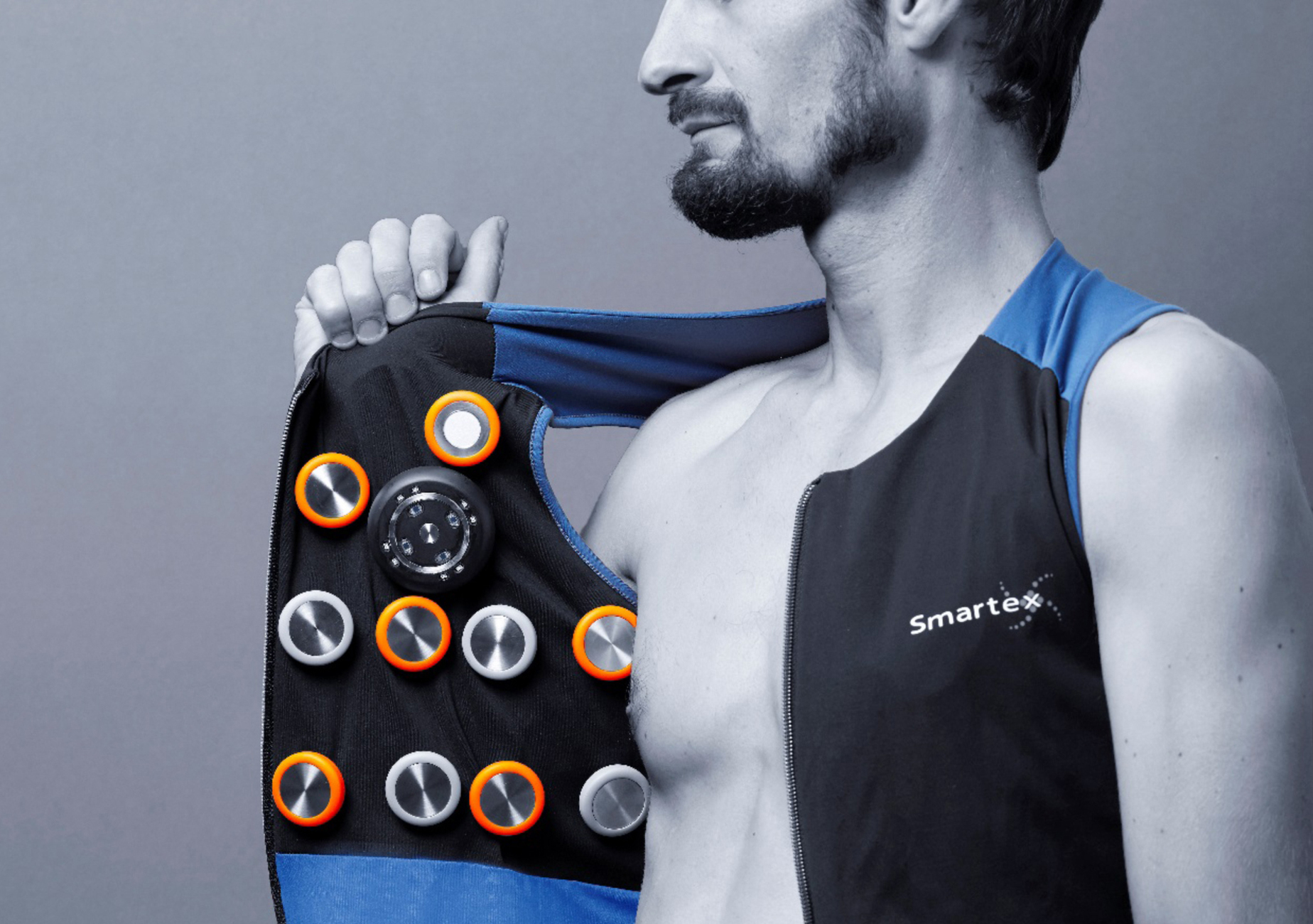 “LTMS – Long Term Medical Survey”: zahlreiche in die Kleidung integrierte Sensoren überwachen die Vitalfunktionen des Trägers.