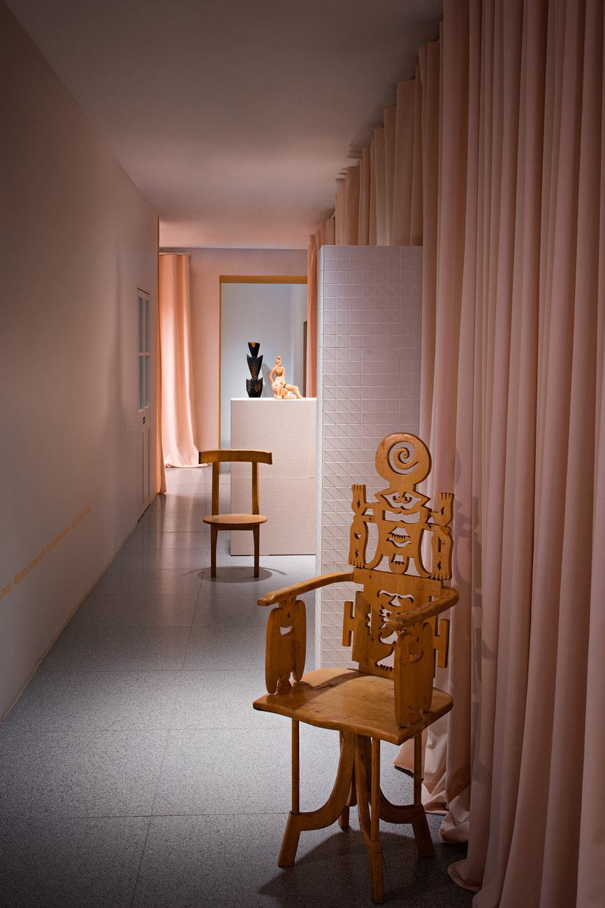 Note setzte bei "Adjectives" auch antike Möbel raffiniert in Szene.