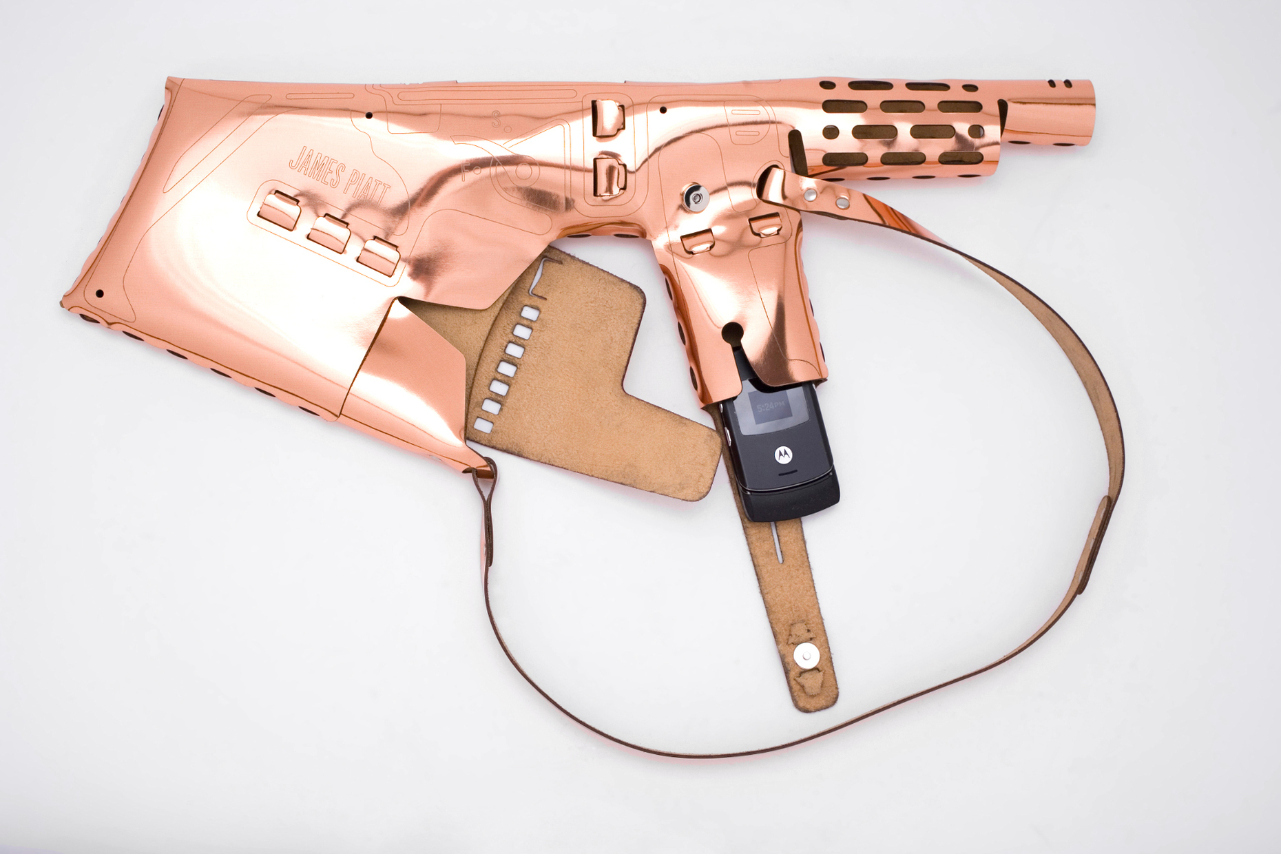 Handtasche im Waffenformat von James Piatt