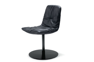 Leya Chair mit Tellerfuß  von  Freifrau